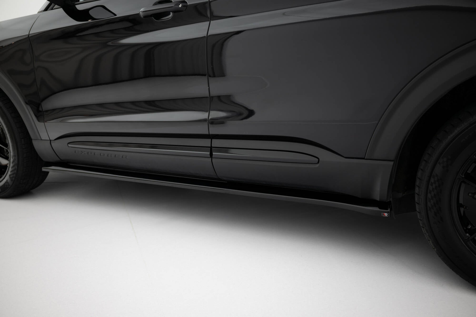 Maxton Design Difusores de taloneras laterales para Ford Explorer XLT Mk6 - imagen 3