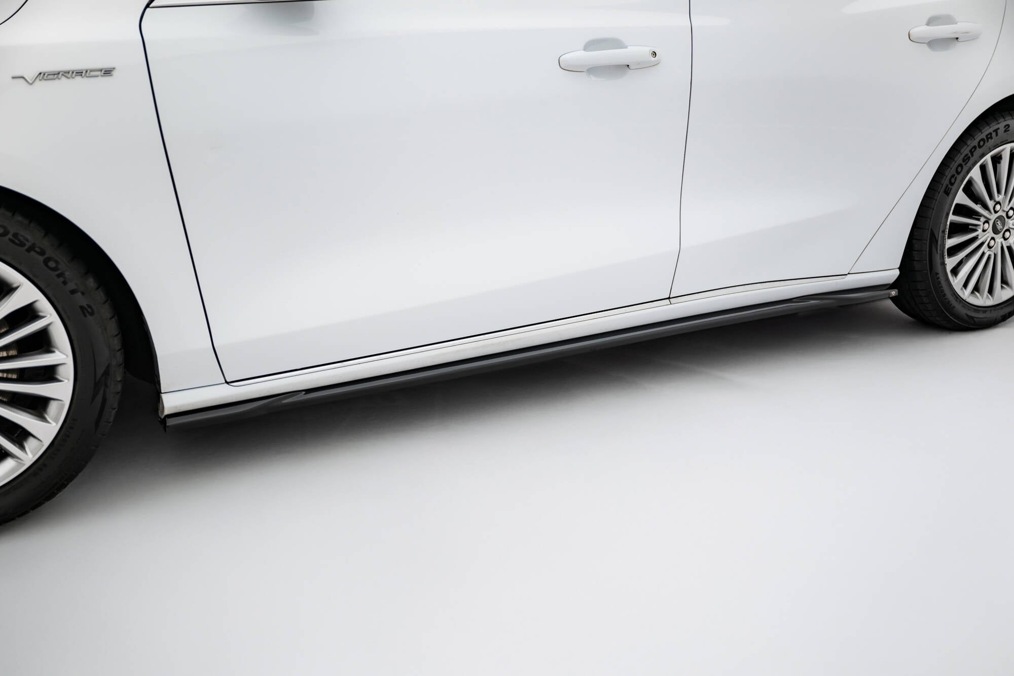 Maxton Design Difusores de taloneras laterales para Ford Focus Vignale Mk4 - imagen 1