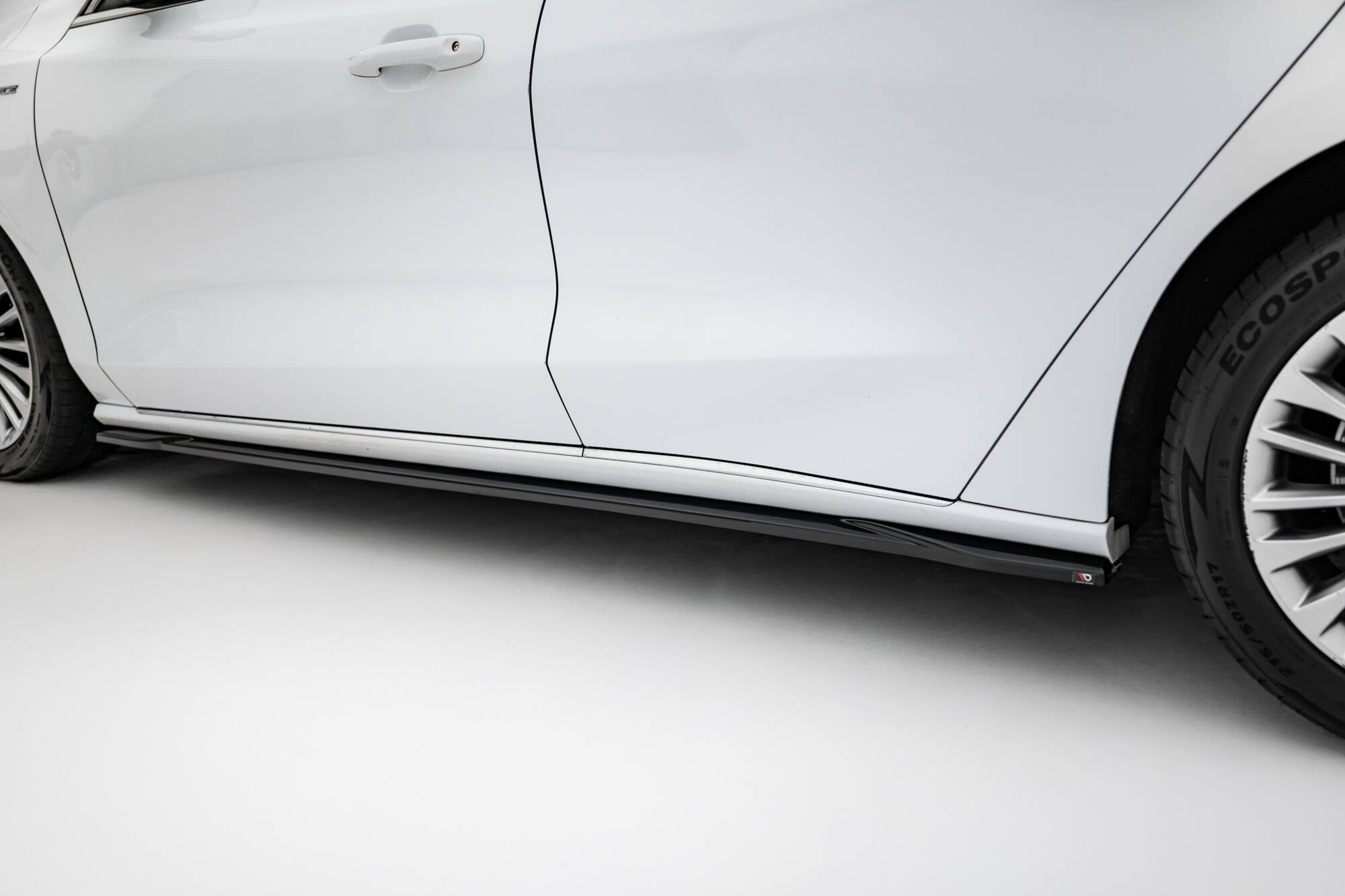 Maxton Design Difusores de taloneras laterales para Ford Focus Vignale Mk4 - imagen 3