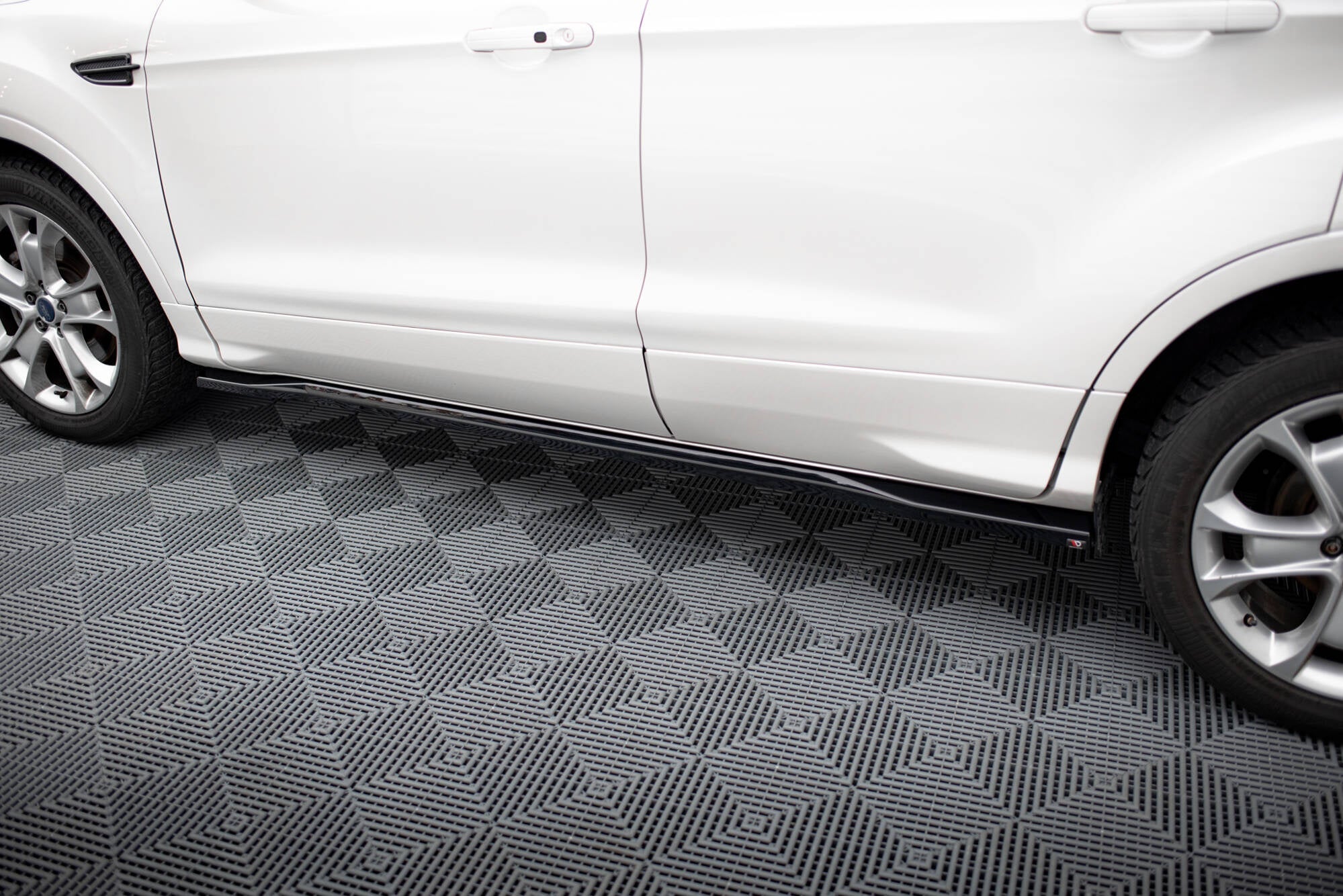 Maxton Design Difusores de taloneras laterales para Ford Kuga ST-Line Mk2 - imagen 3