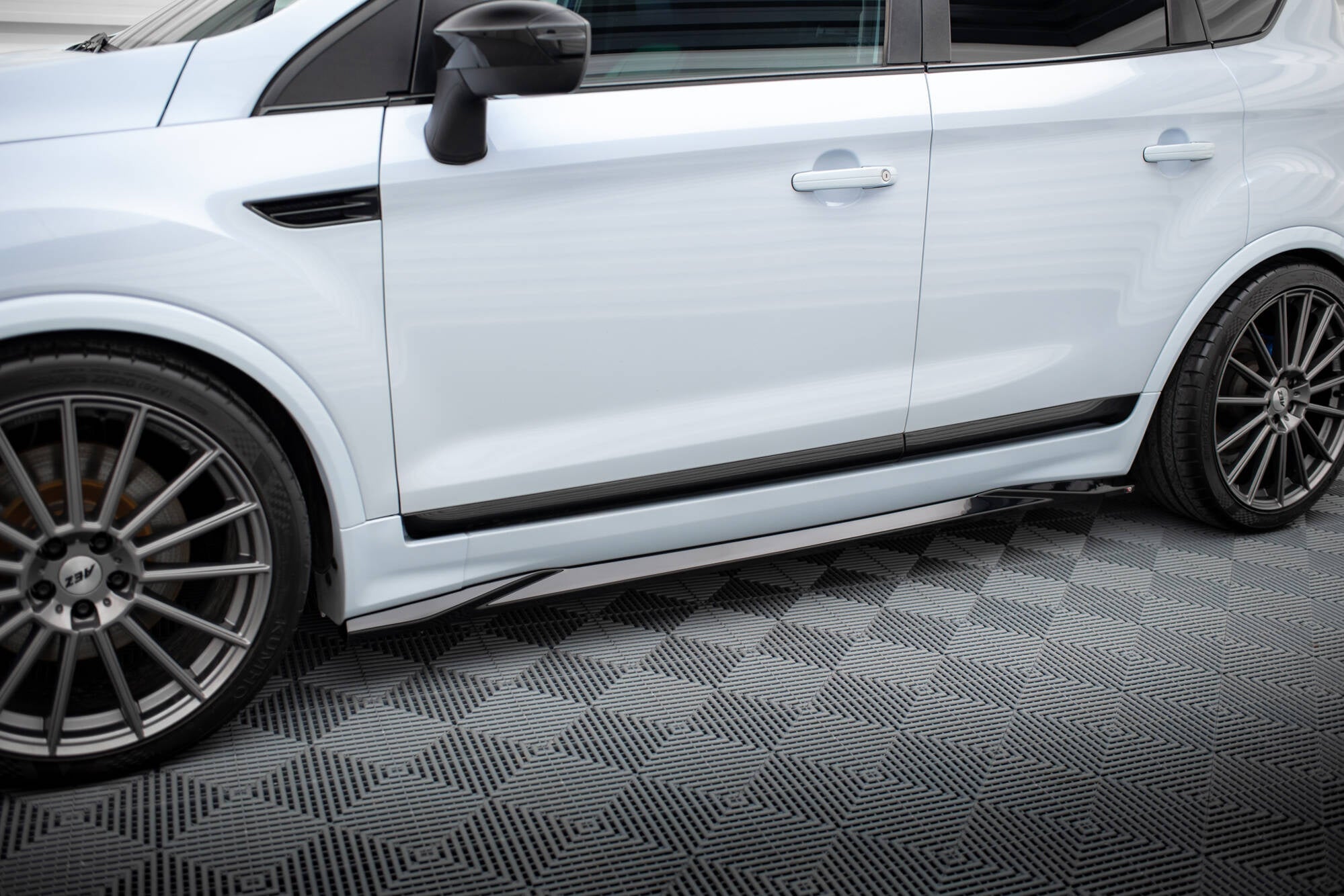 Maxton Design Difusores de taloneras laterales para Ford Kuga ST Mk1 - imagen 1
