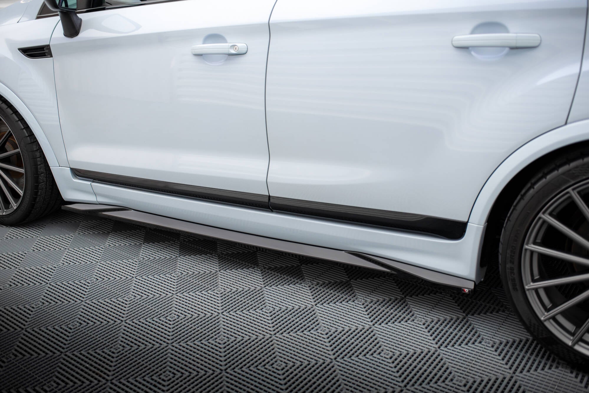 Maxton Design Difusores de taloneras laterales para Ford Kuga ST Mk1 - imagen 3