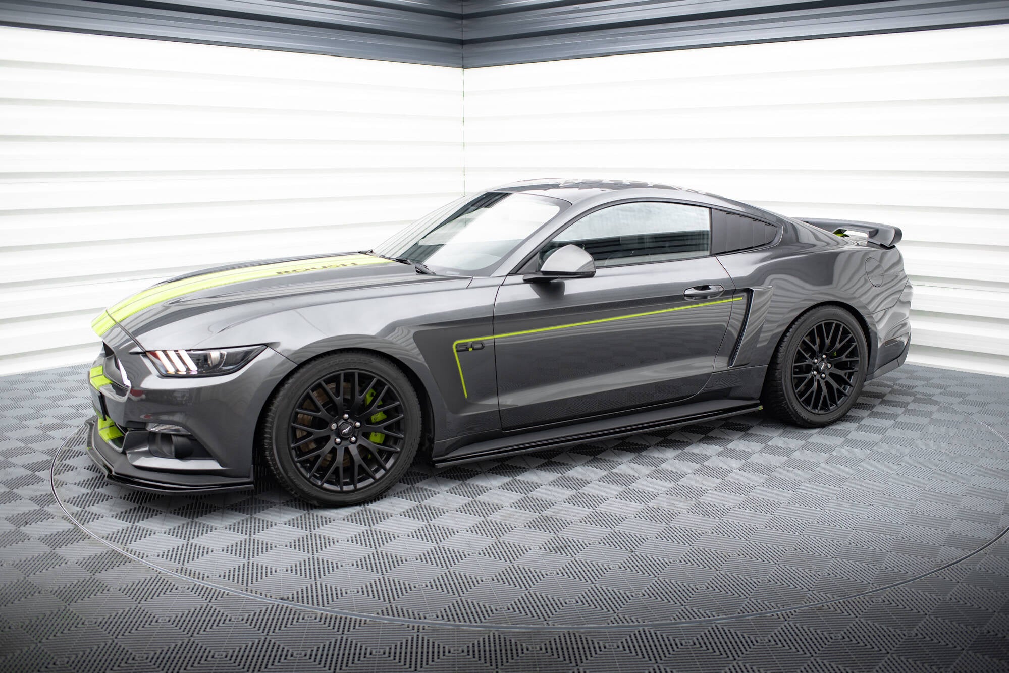 Maxton Design Difusores de taloneras laterales para Ford Mustang GT Mk6 - imagen 3