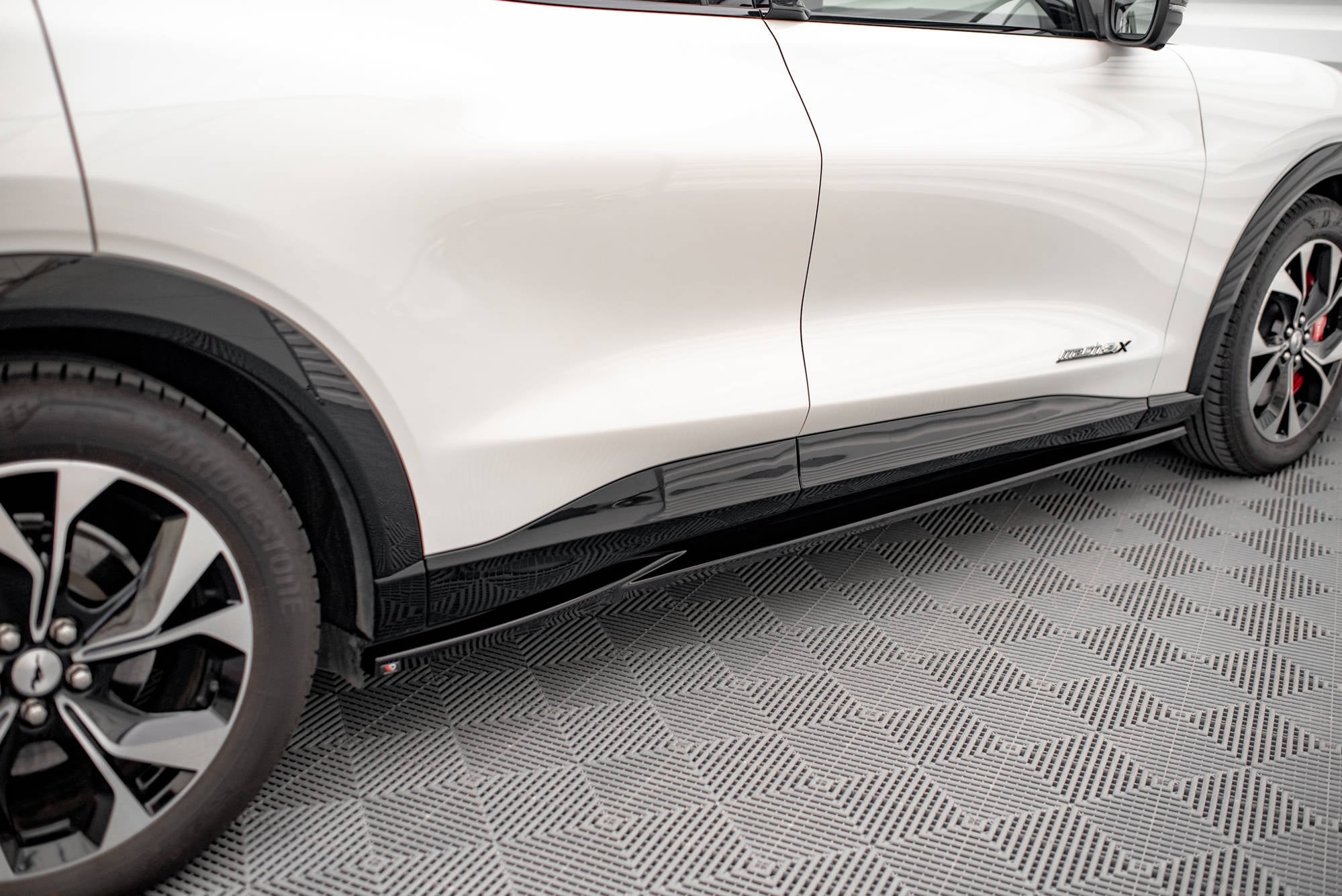 Maxton Design Difusores de taloneras laterales para Ford Mustang Mach-E Mk1 - imagen 2
