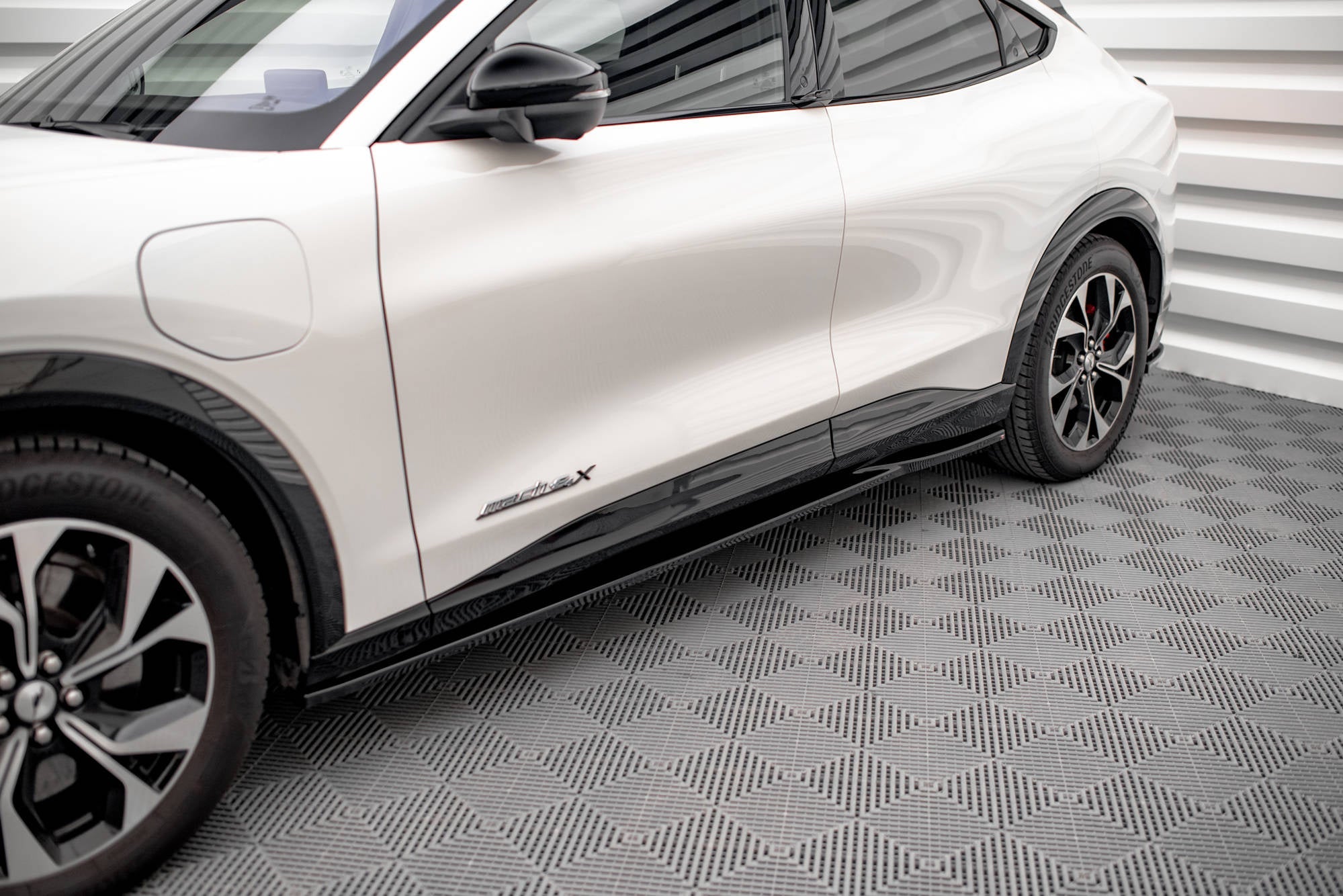 Maxton Design Difusores de taloneras laterales para Ford Mustang Mach-E Mk1 - imagen 1