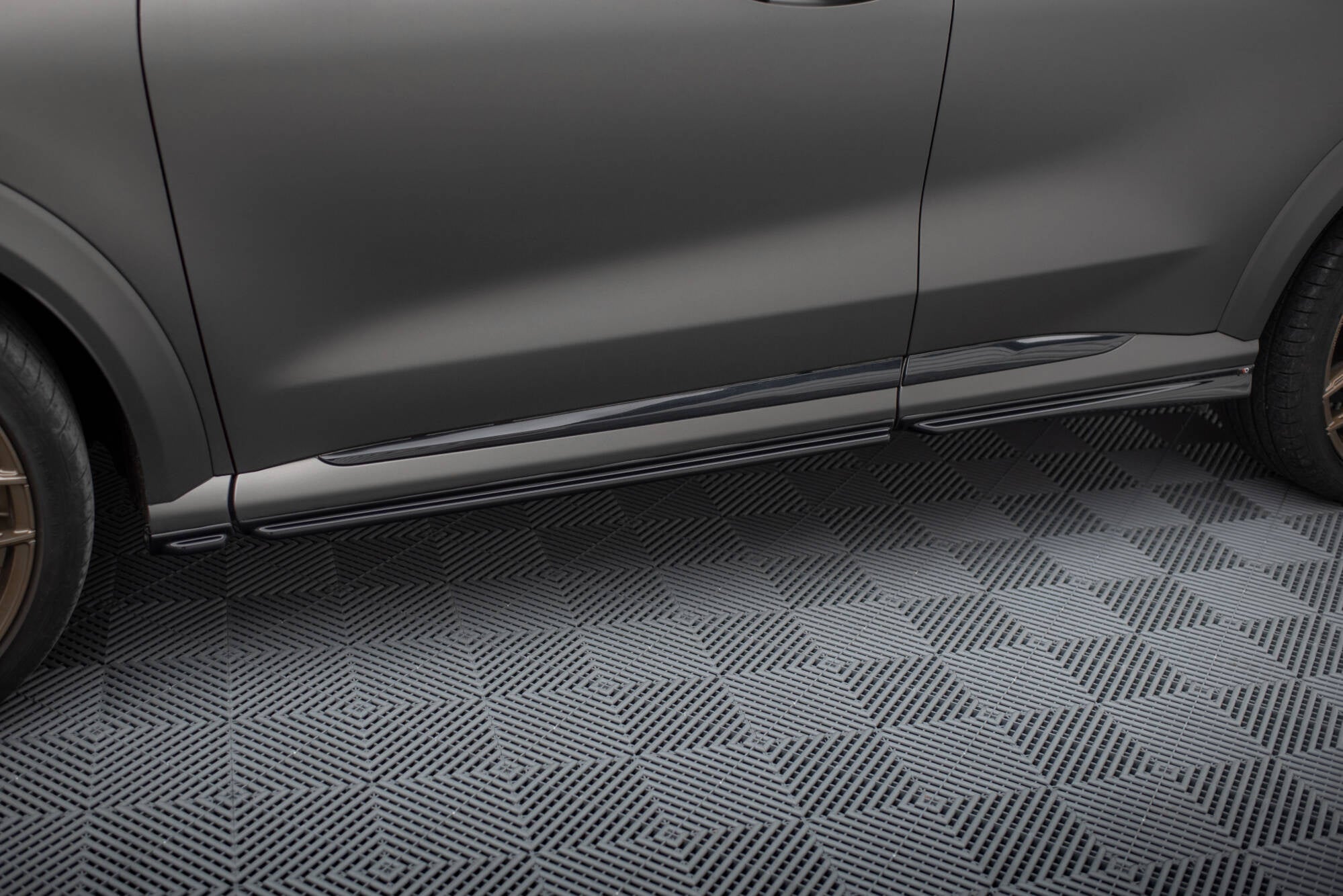 Maxton Design Difusores de taloneras laterales para Ford Puma ST / ST-Line / Standard Mk1 - imagen 1