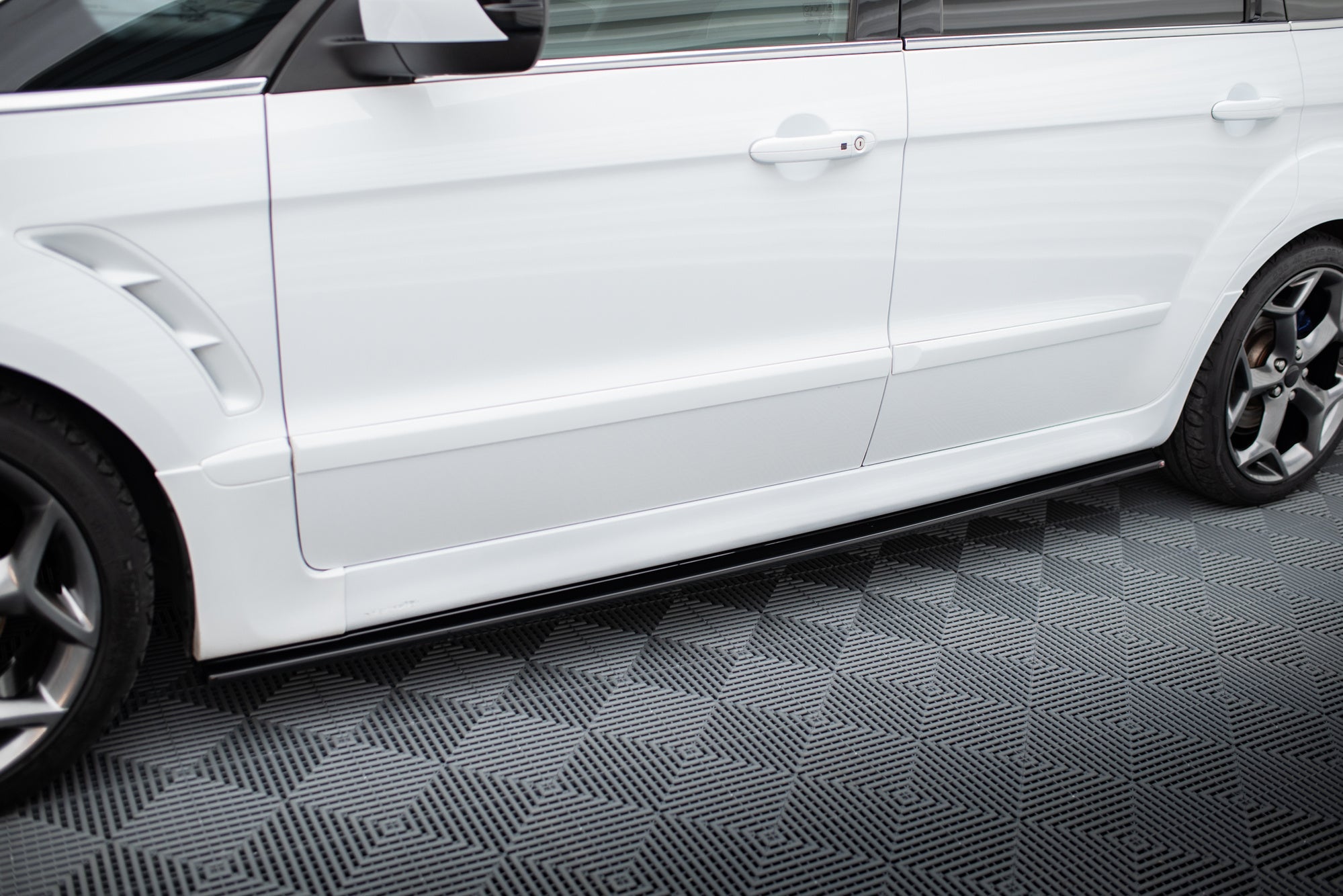 Maxton Design Difusores de taloneras laterales para Ford S-Max Titanium Mk1 Facelift - imagen 1