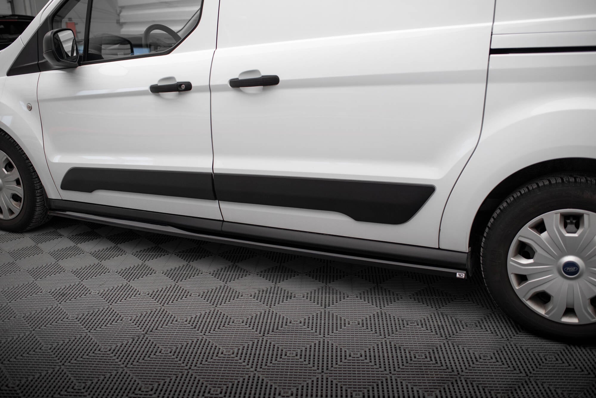 Maxton Design Difusores de taloneras laterales para Ford Transit Connect L2 Mk2 Facelift - imagen 3