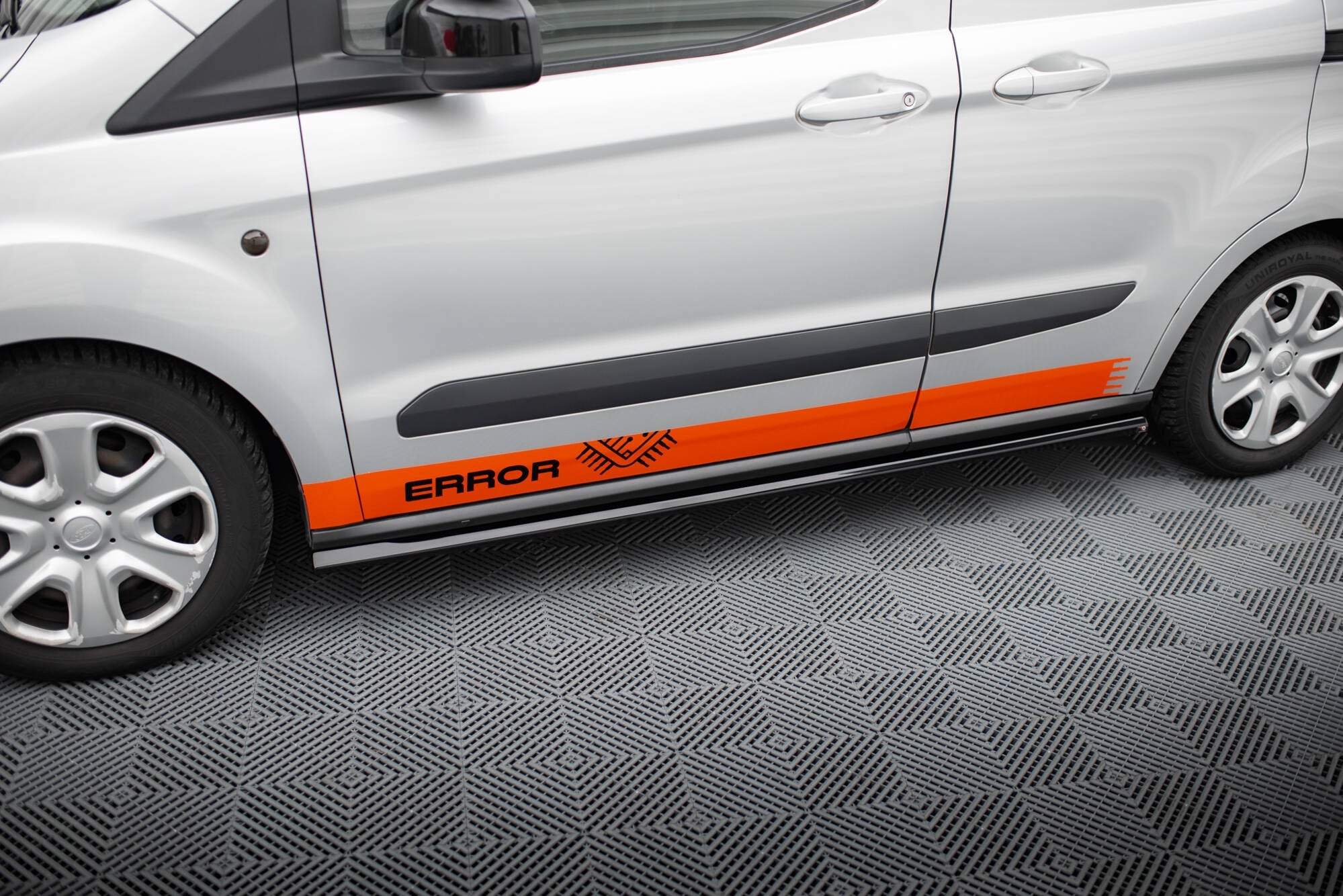 Maxton Design Difusores de taloneras laterales para Ford Transit Courier Mk1 - imagen 1