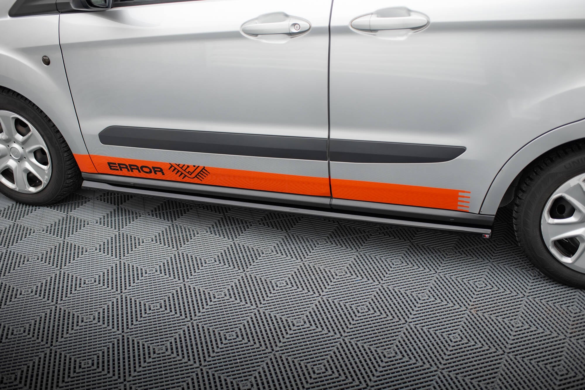 Maxton Design Difusores de taloneras laterales para Ford Transit Courier Mk1 - imagen 3