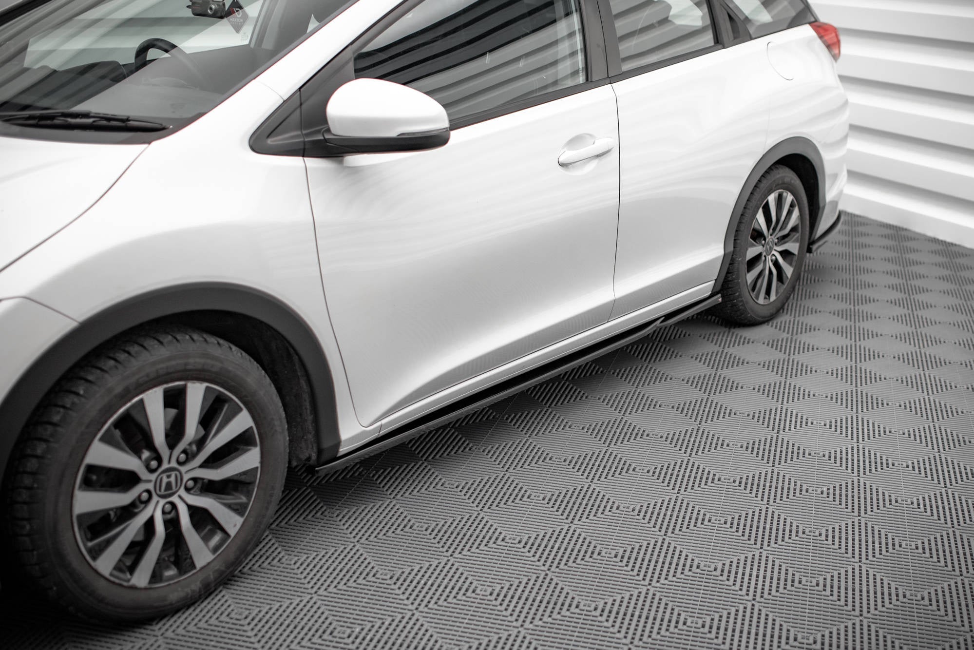 Maxton Design Difusores de taloneras laterales para Honda Civic Mk9 - imagen 1