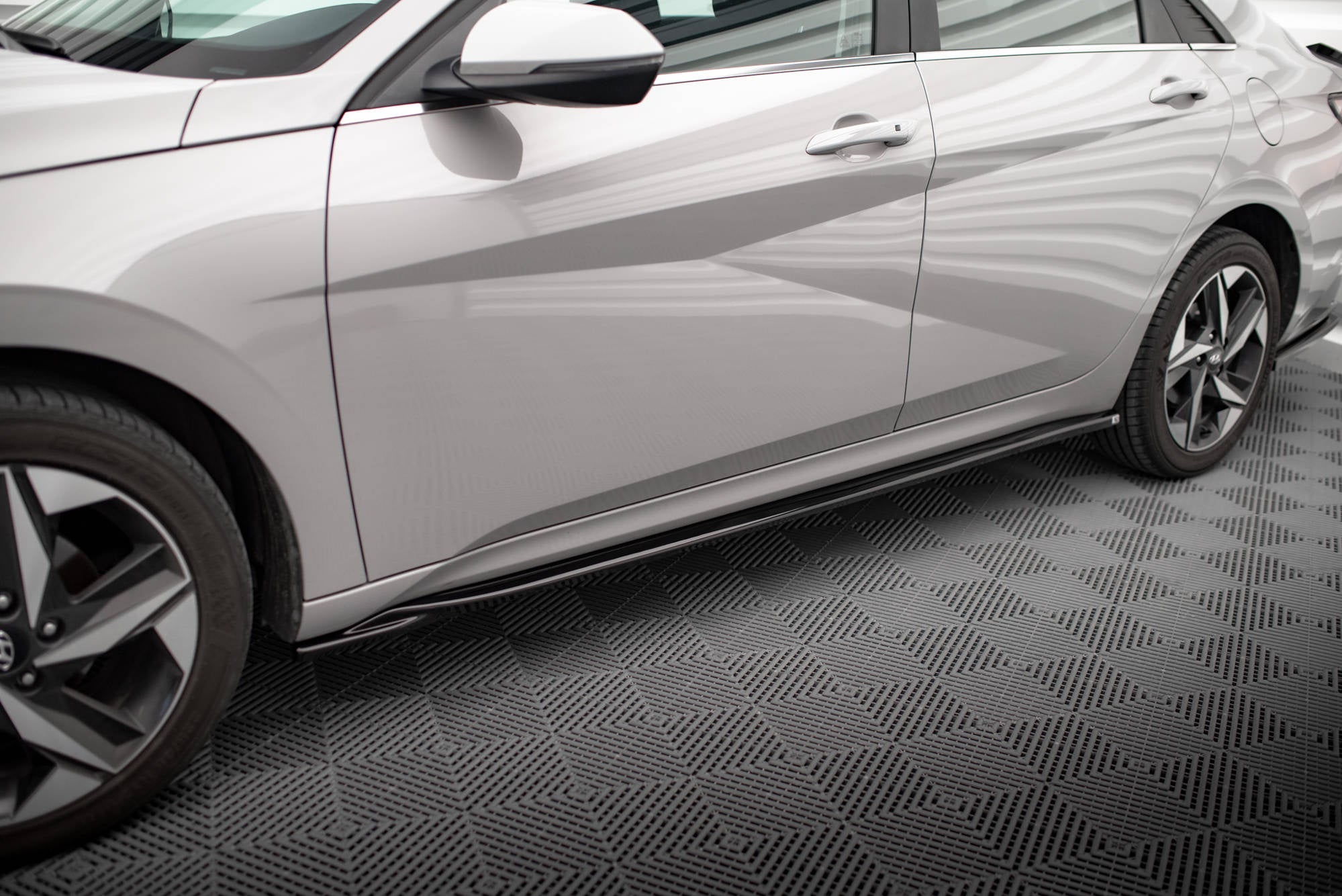 Maxton Design Difusores de taloneras laterales para Hyundai Elantra Mk7 - imagen 1