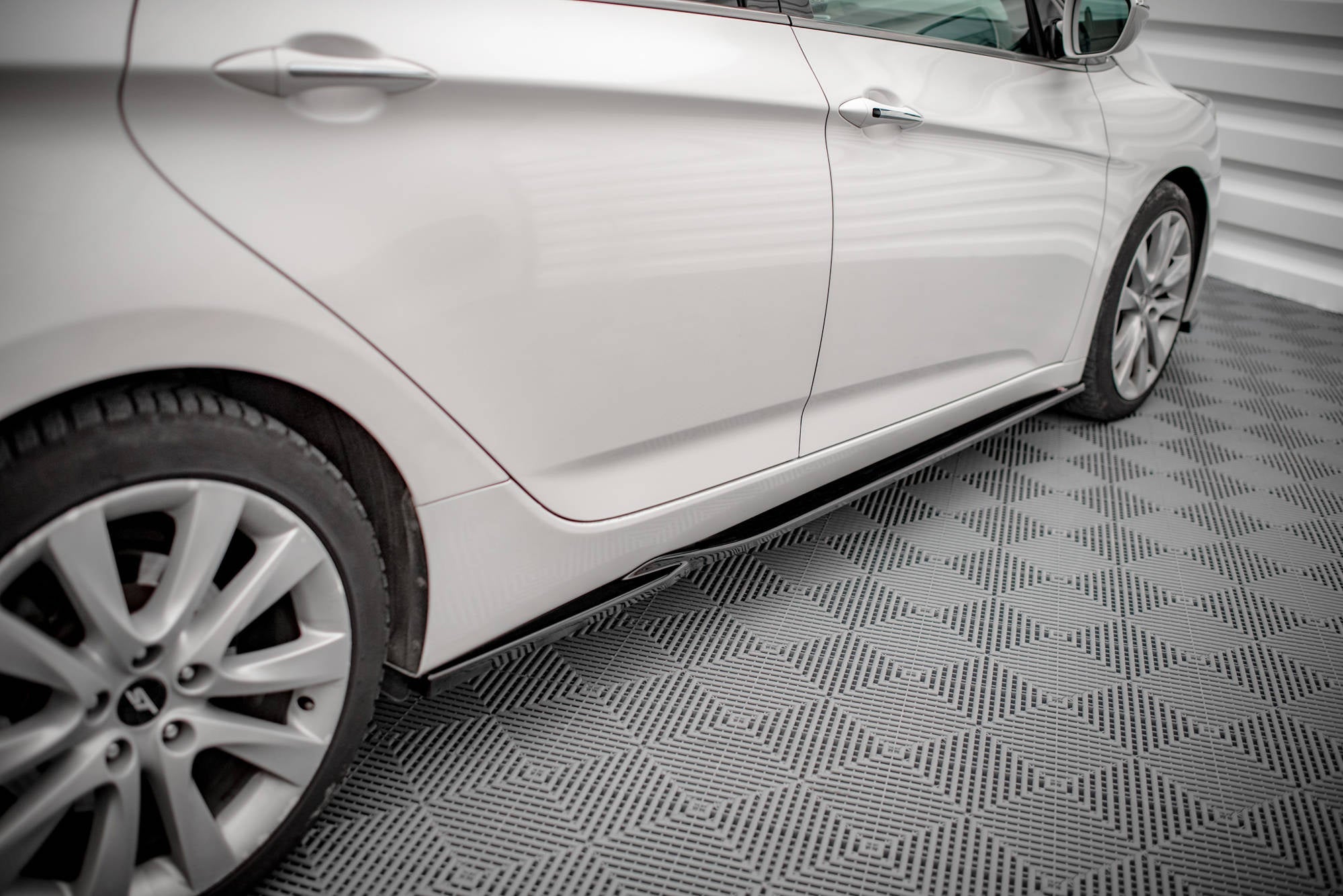 Maxton Design Difusores de taloneras laterales para Hyundai I40 Mk1 - imagen 3