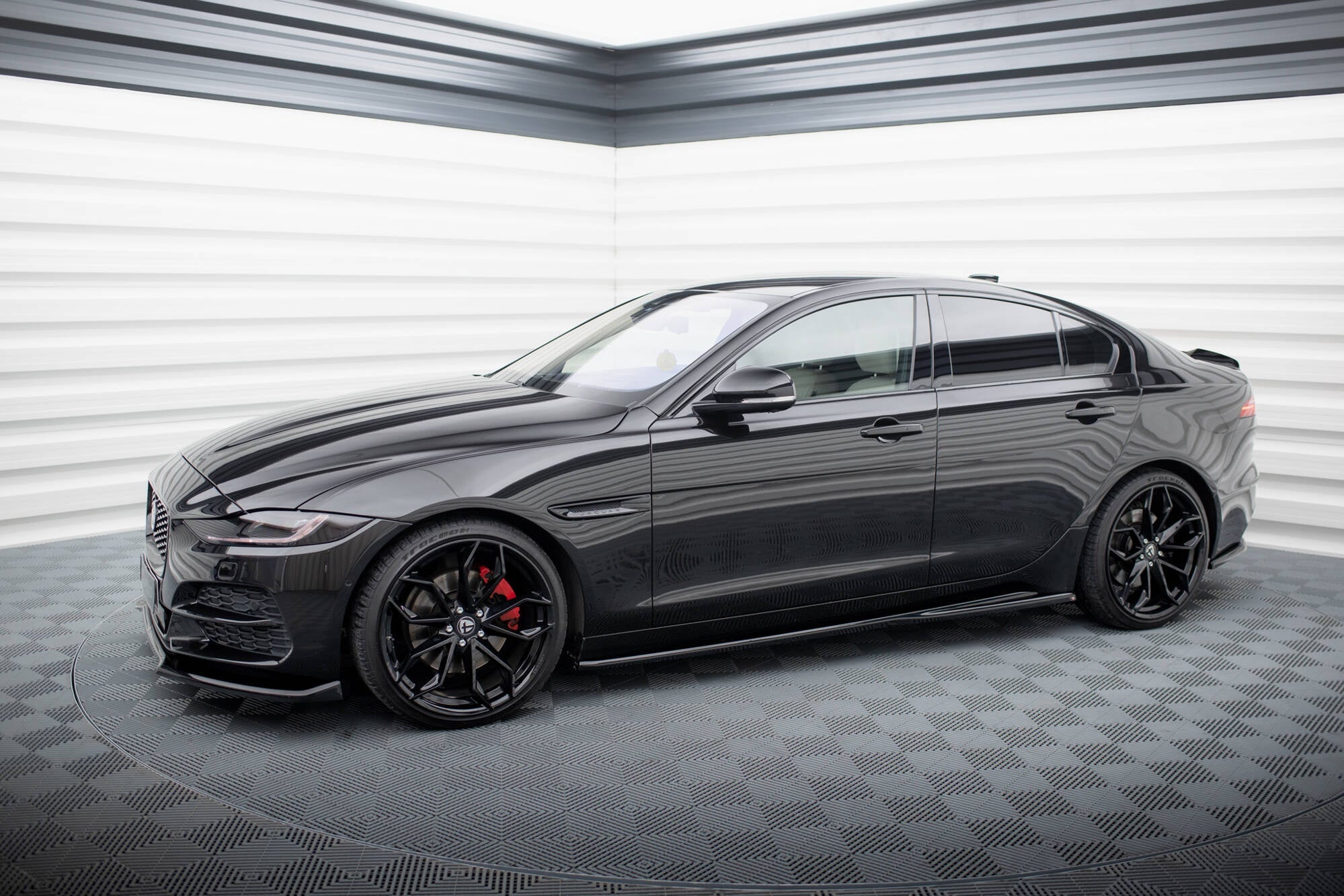 Maxton Design Difusores de taloneras laterales para Jaguar XE X760 Facelift - imagen 2