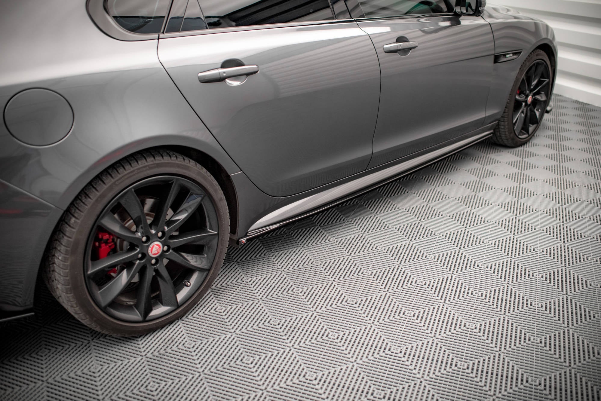 Maxton Design Difusores de taloneras laterales para Jaguar XF R-Sport X260 - imagen 2