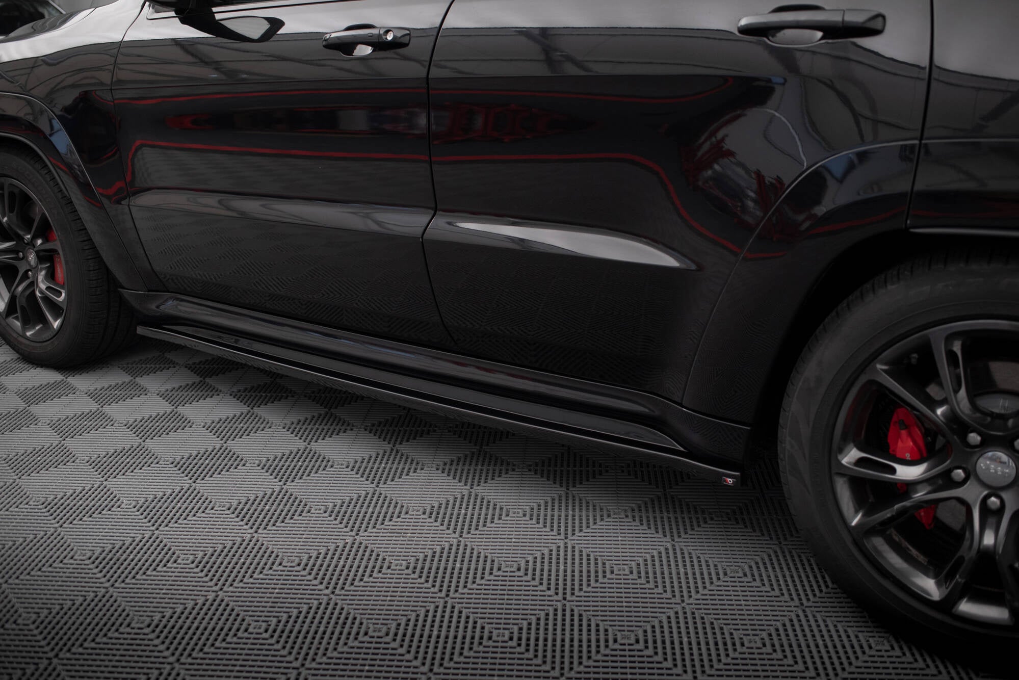 Maxton Design Difusores de taloneras laterales para Jeep Grand Cherokee SRT WK2 Facelift - imagen 3
