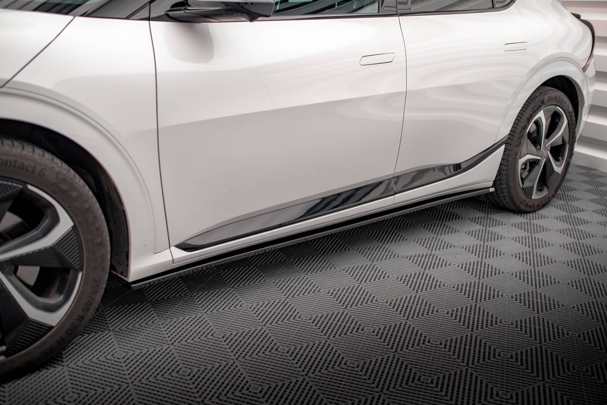 Maxton Design Difusores de taloneras laterales para Kia EV6 GT-Line Mk1 - imagen 1