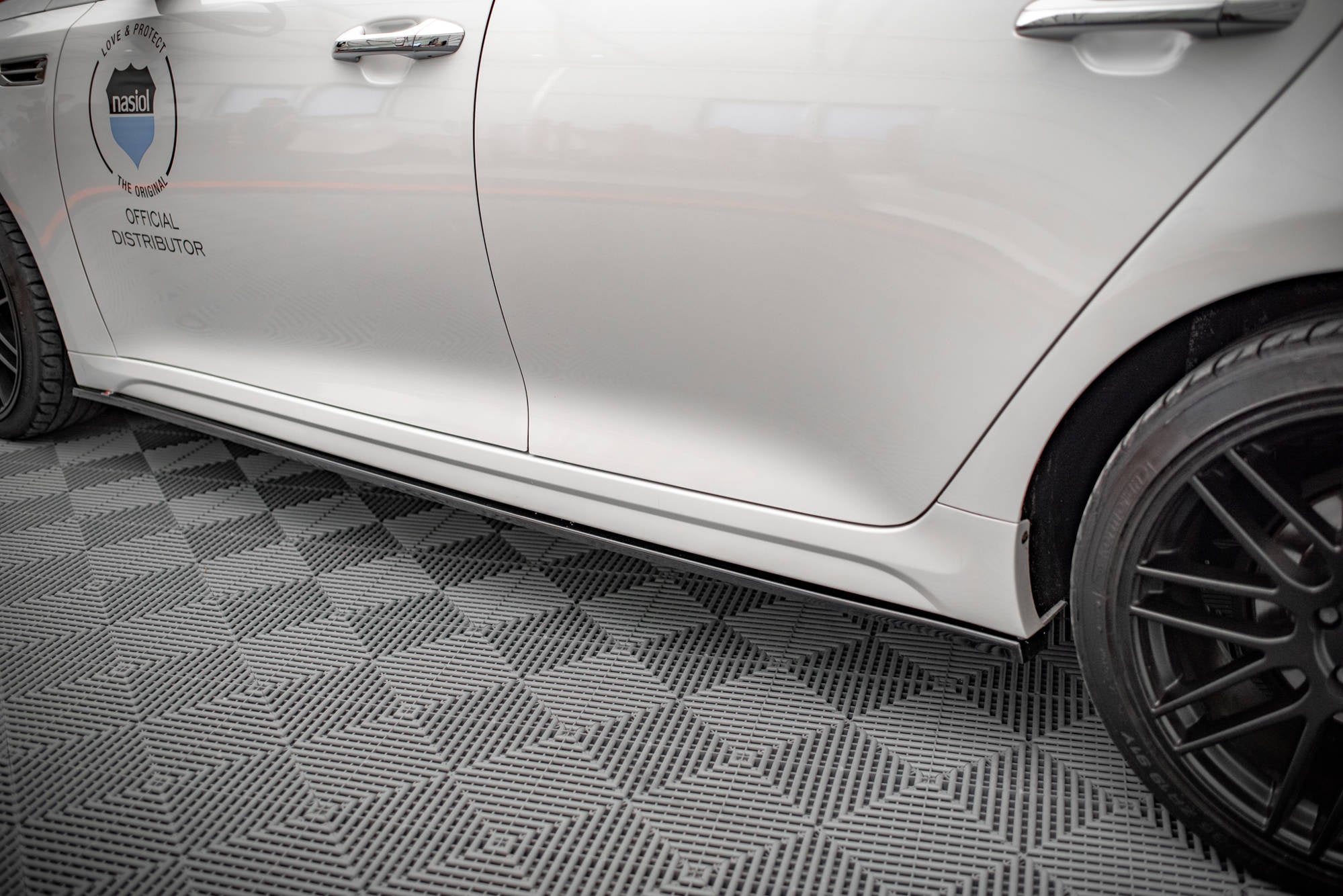 Maxton Design Difusores de taloneras laterales para Kia Optima Mk4 - imagen 3