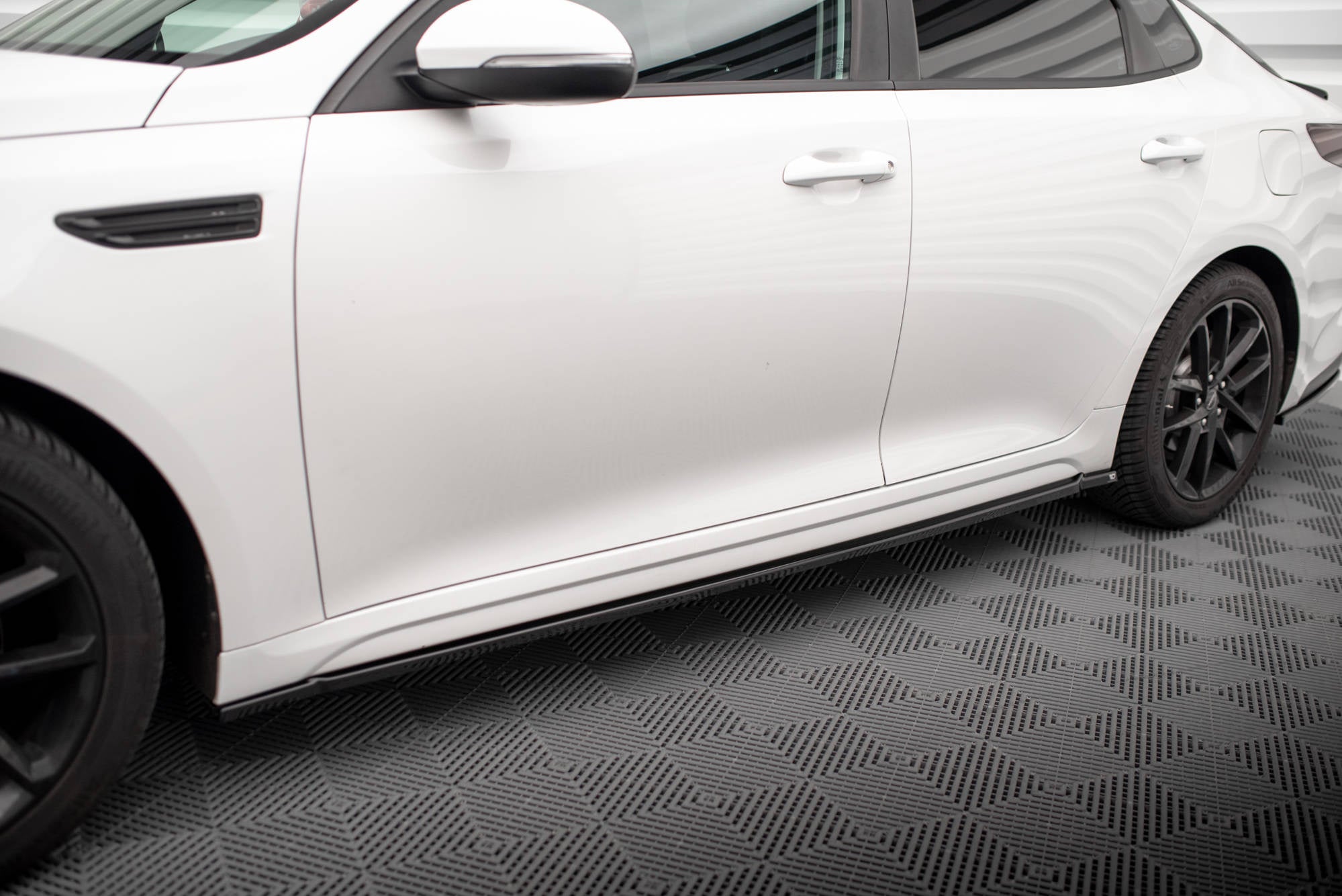 Maxton Design Difusores de taloneras laterales para Kia Optima Mk4 Facelift - imagen 1