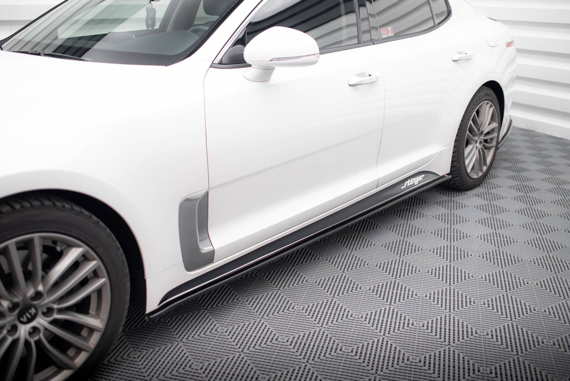 Maxton Design Difusores de taloneras laterales para Kia Stinger GT / GT-Line / Standard Mk1 - imagen 1