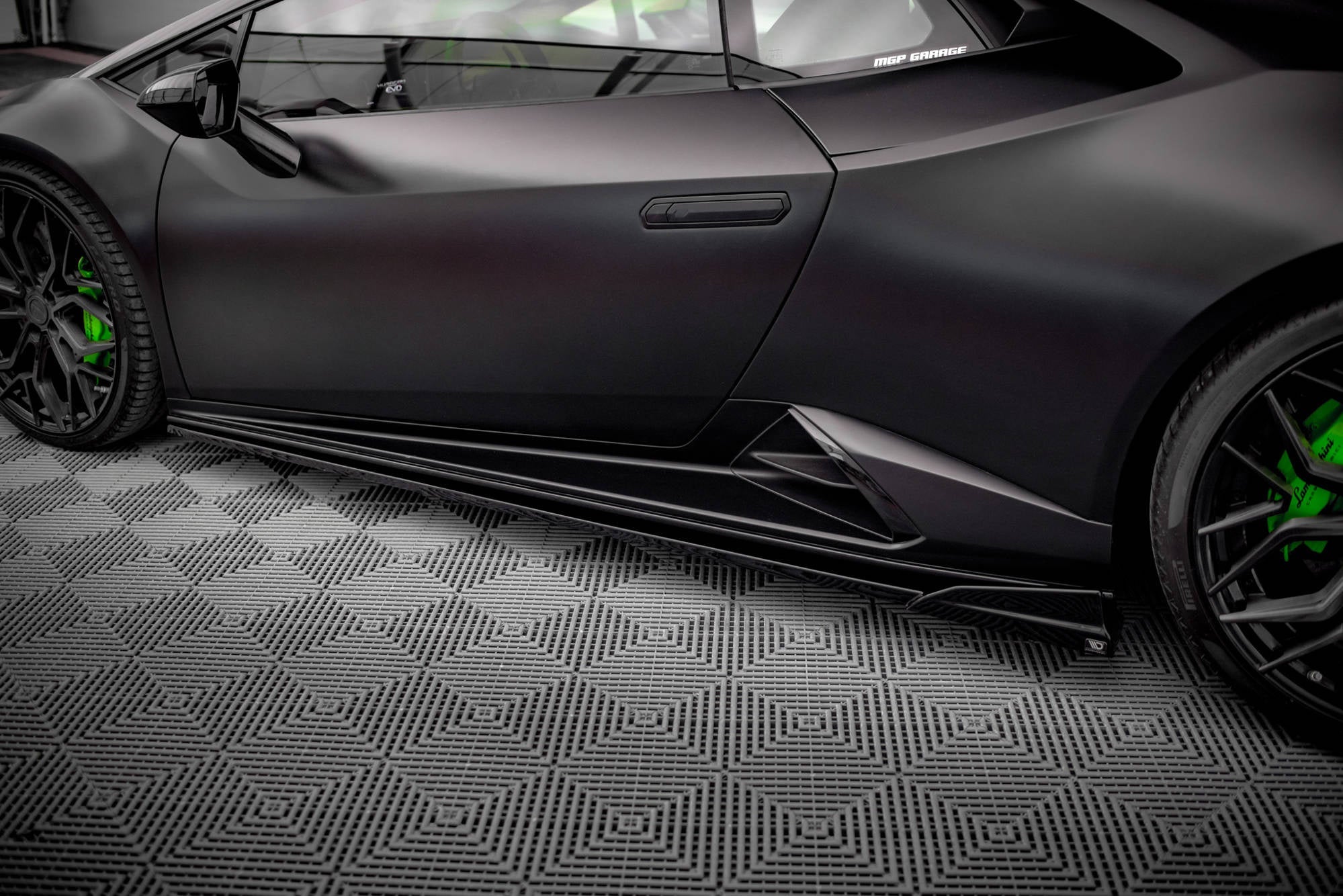 Maxton Design Difusores de taloneras laterales para Lamborghini Huracan EVO - imagen 3