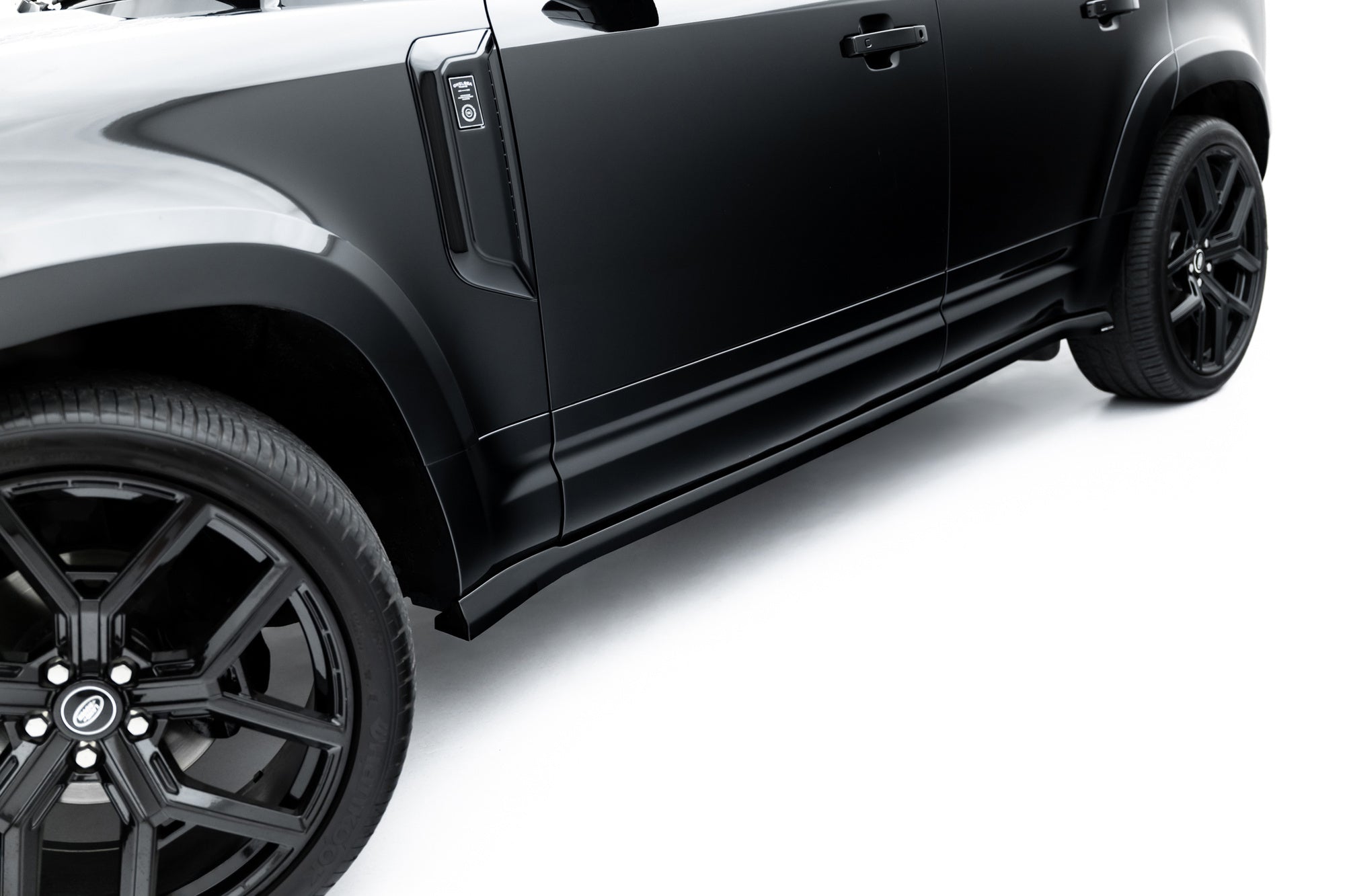 Maxton Design Difusores de taloneras laterales para Land Rover Defender 110 Mk4 - imagen 2