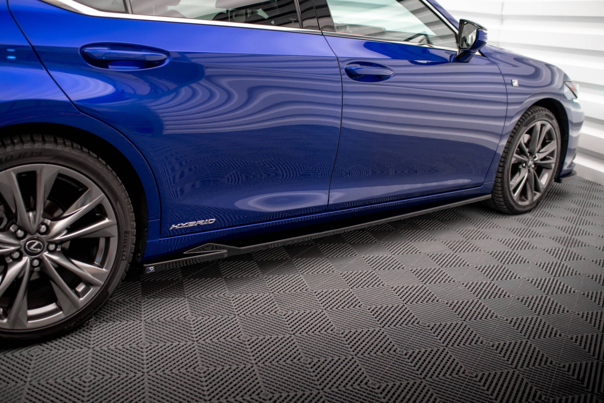 Maxton Design Difusores de taloneras laterales para Lexus ES F Sport Mk7 - imagen 2