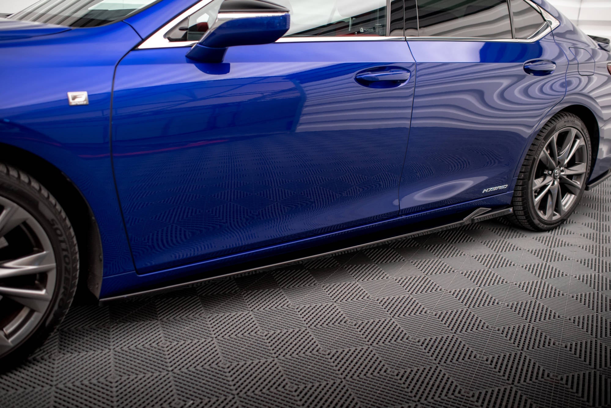 Maxton Design Difusores de taloneras laterales para Lexus ES F Sport Mk7 - imagen 1
