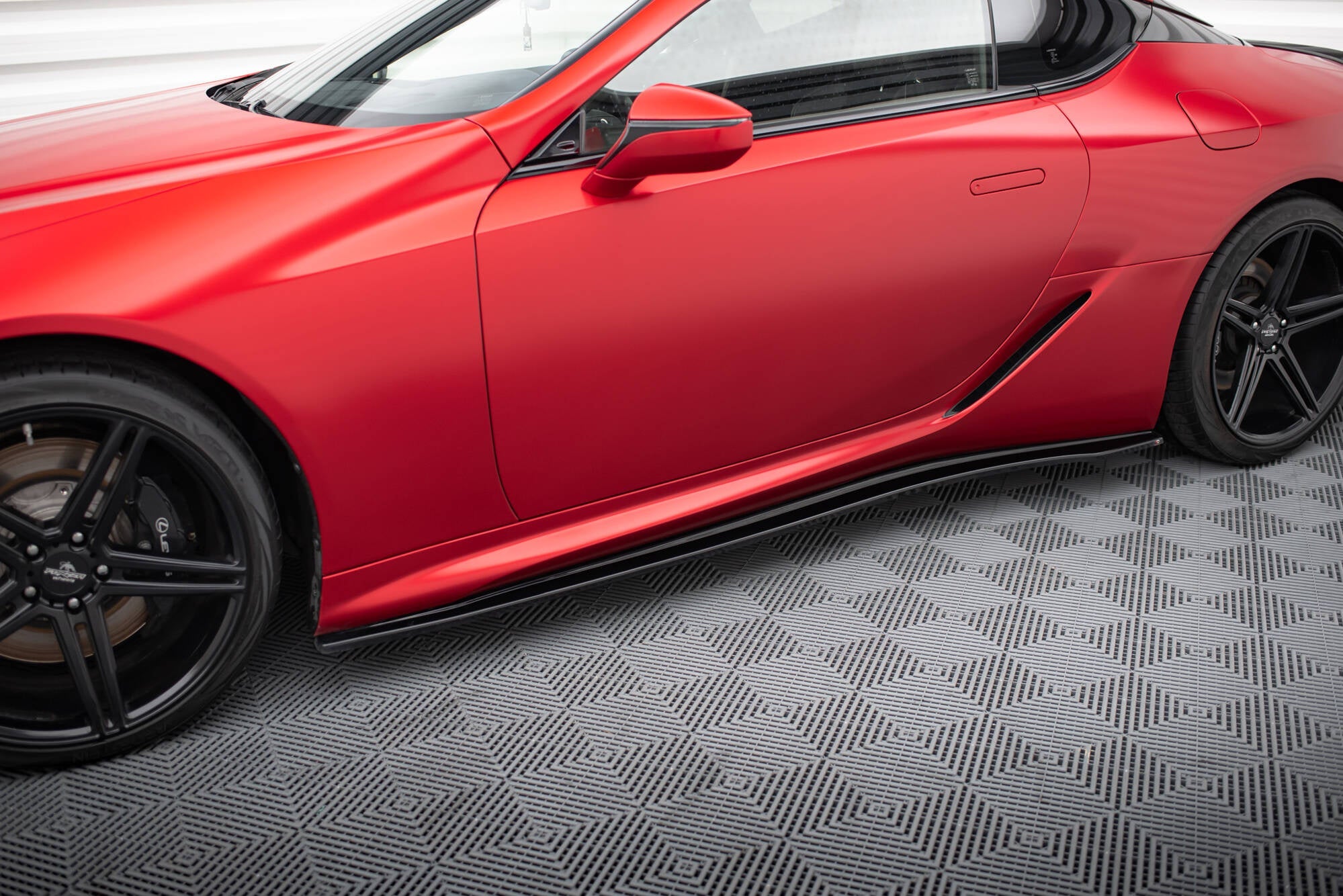 Maxton Design Difusores de taloneras laterales para Lexus LC 500 - imagen 1