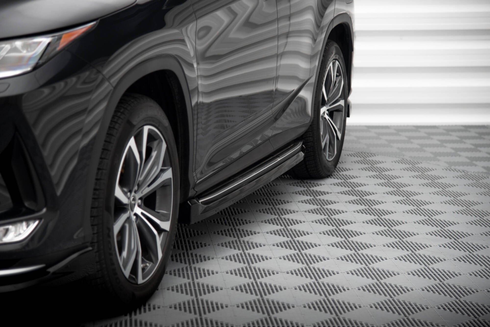 Maxton Design Difusores de taloneras laterales para Lexus RX Mk4 Facelift (version with OEM step rails) - imagen 2