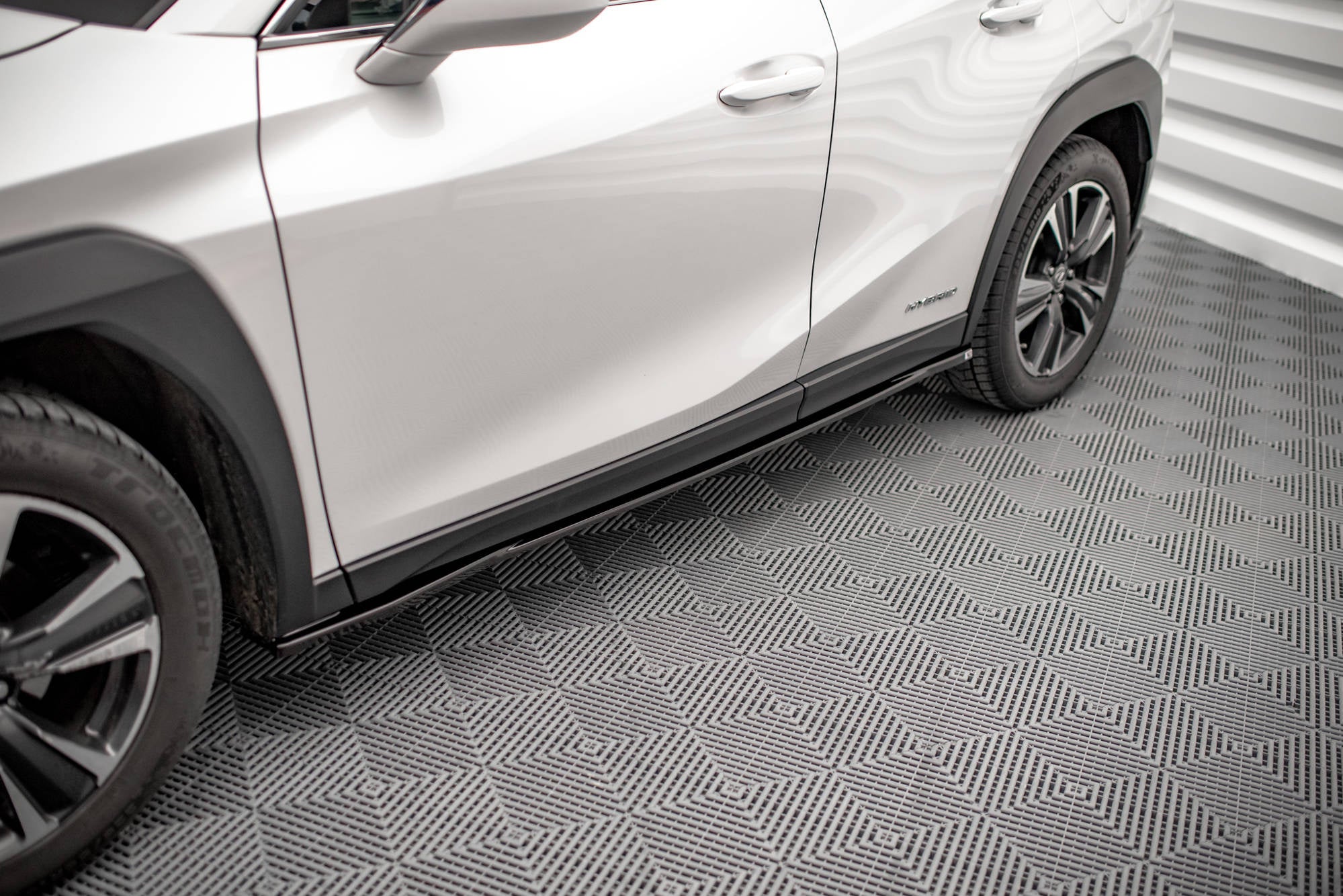 Maxton Design Difusores de taloneras laterales para Lexus UX Mk1 - imagen 1