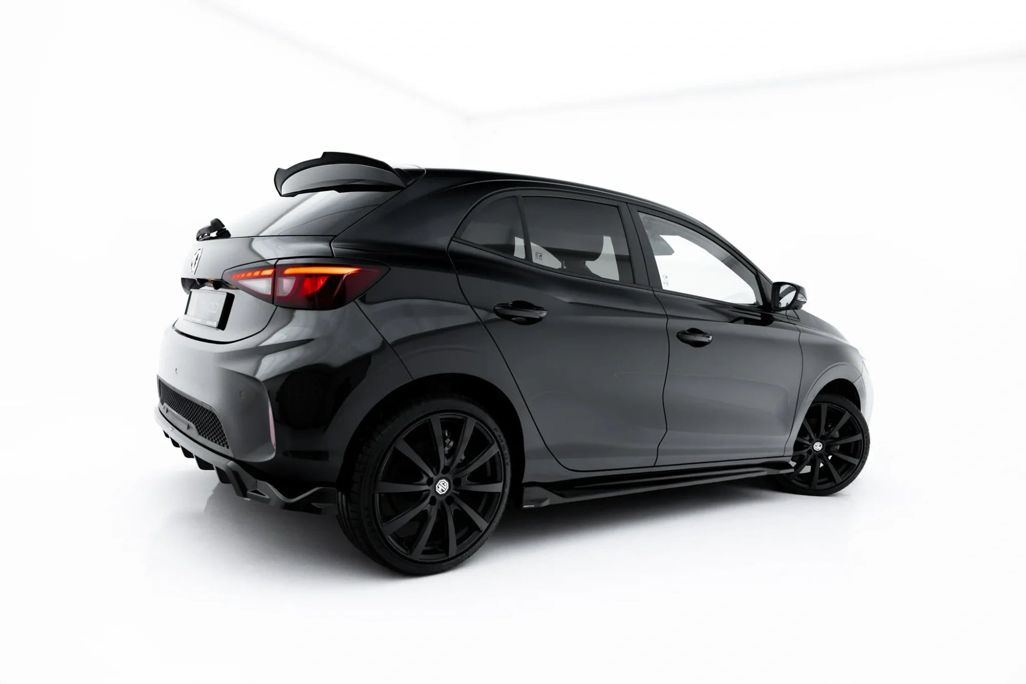 Maxton Design Difusores de taloneras laterales para MG 3 Mk1 - imagen 1