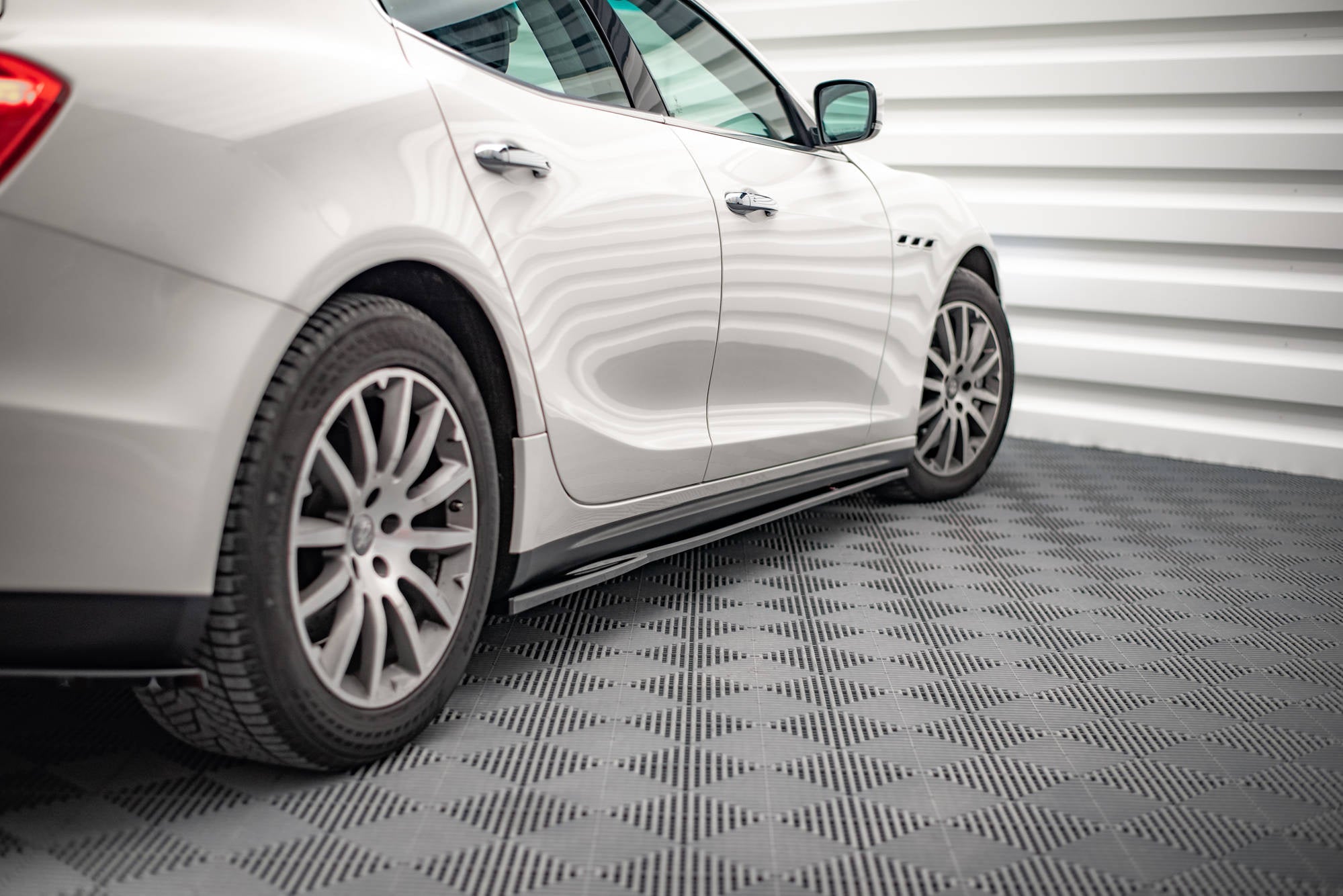 Maxton Design Difusores de taloneras laterales para Maserati Ghibli Mk3 - imagen 1