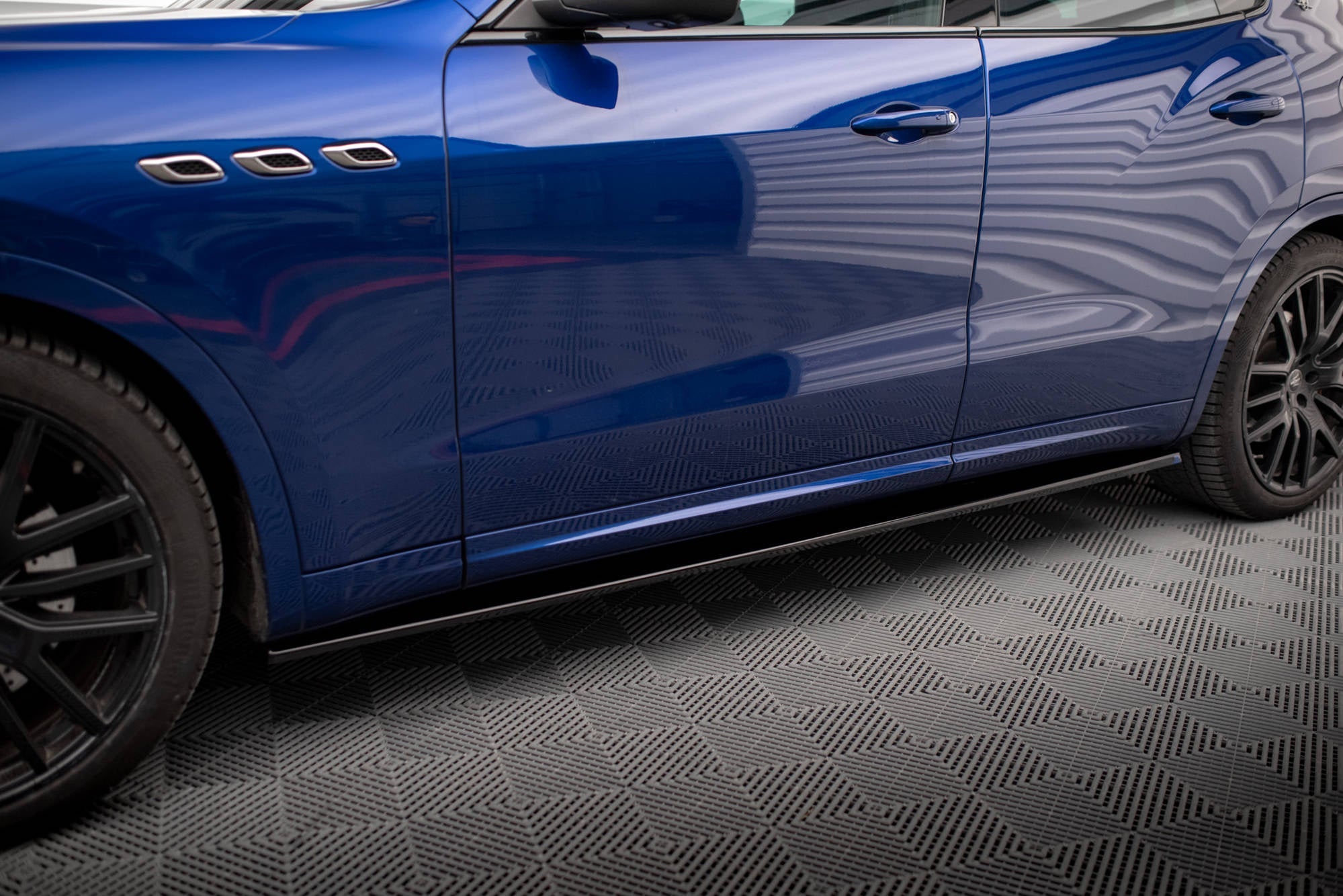 Maxton Design Difusores de taloneras laterales para Maserati Levante GTS / Trofeo Mk1 - imagen 1