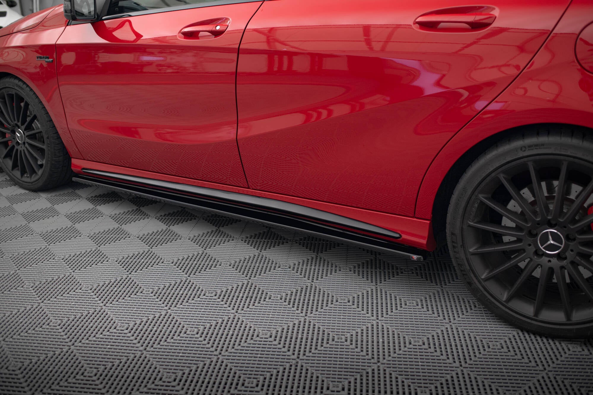 Maxton Design Difusores de taloneras laterales para Mercedes A W176/ CLA 117 AMG/ CLA 117 AMG LINE Facelift - imagen 2