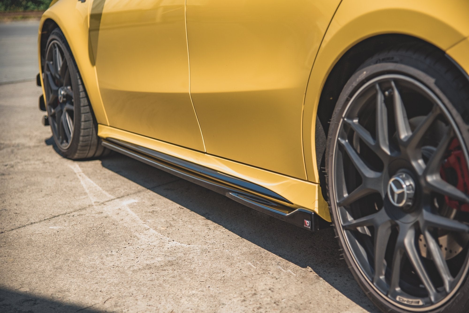 Maxton Design Difusores de taloneras laterales para Mercedes-AMG A 45 S W177 - imagen 1