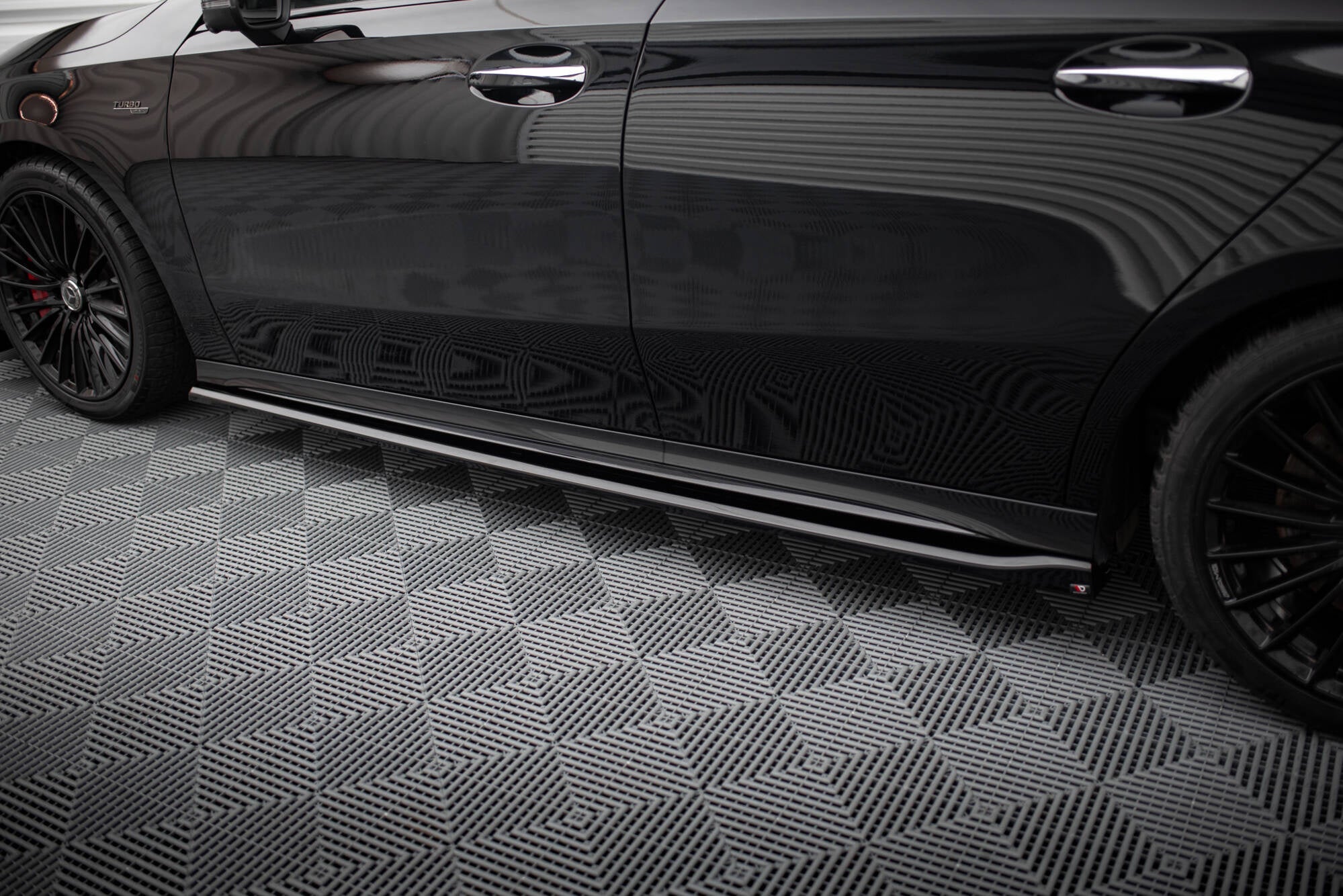 Maxton Design Difusores de taloneras laterales para Mercedes-AMG A35 / A AMG-Line W177 Facelift - imagen 3