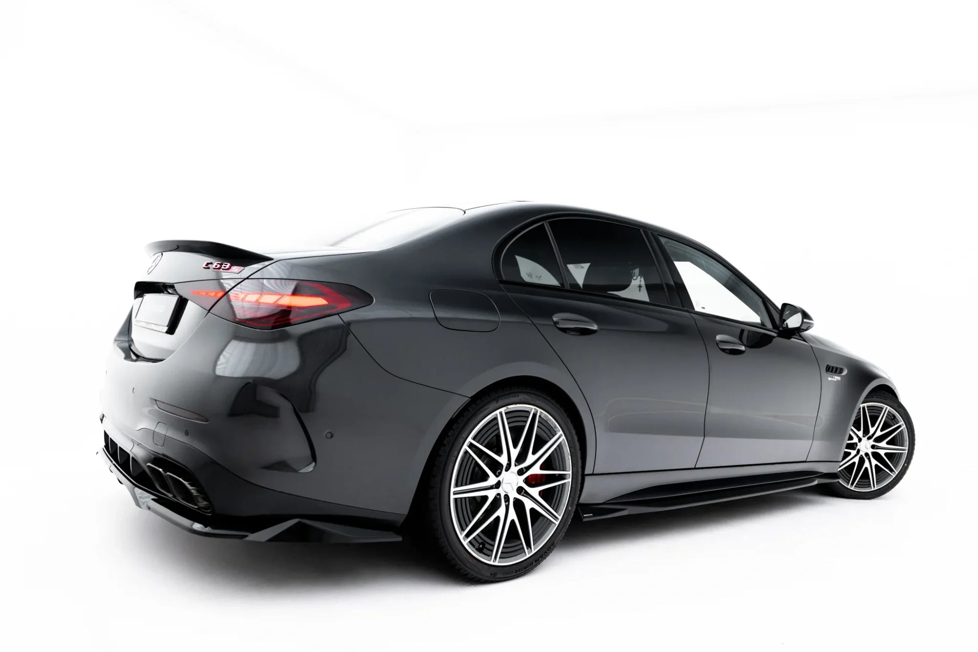 Maxton Design Difusores de taloneras laterales para Mercedes-AMG C63 Sedan / Estate W206 / S206 - imagen 1