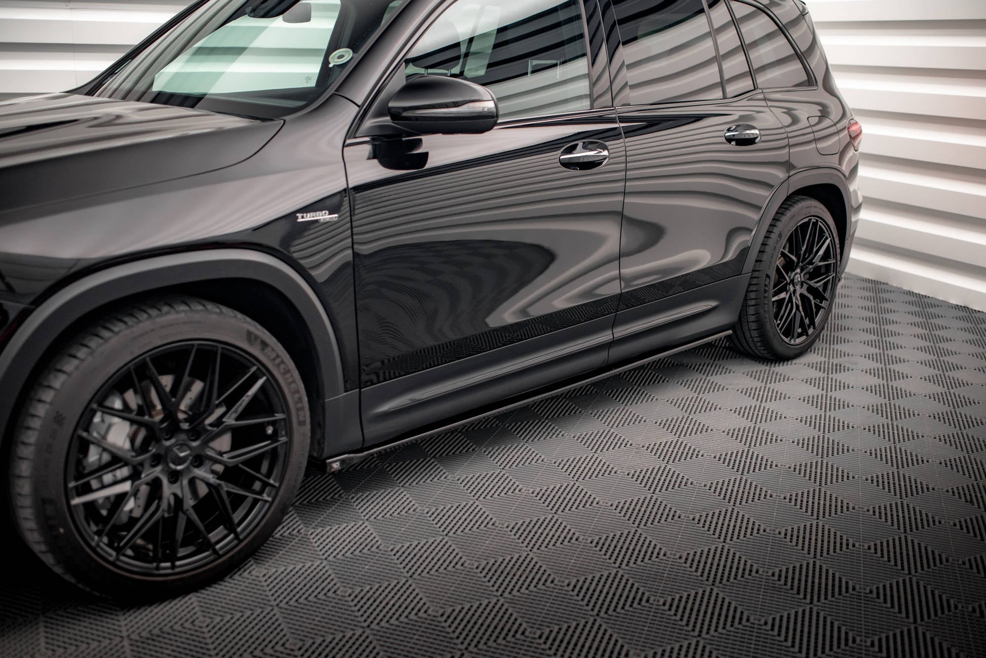 Maxton Design Difusores de taloneras laterales para Mercedes-AMG GLB 35 / AMG-Line X247 - imagen 1