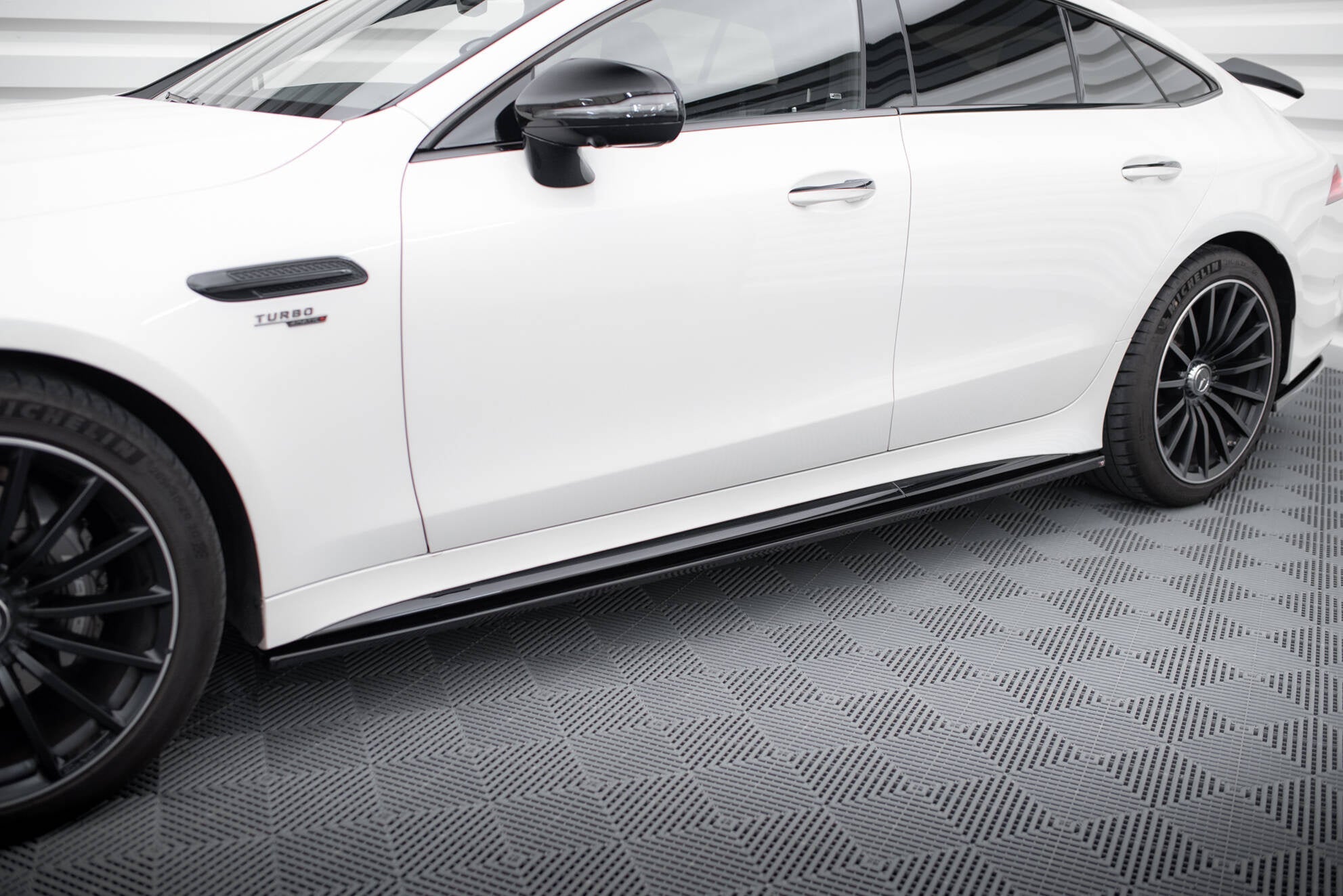 Maxton Design Difusores de taloneras laterales para Mercedes-AMG GT 43 4 Door Coupe V8 Styling Package X290 - imagen 1