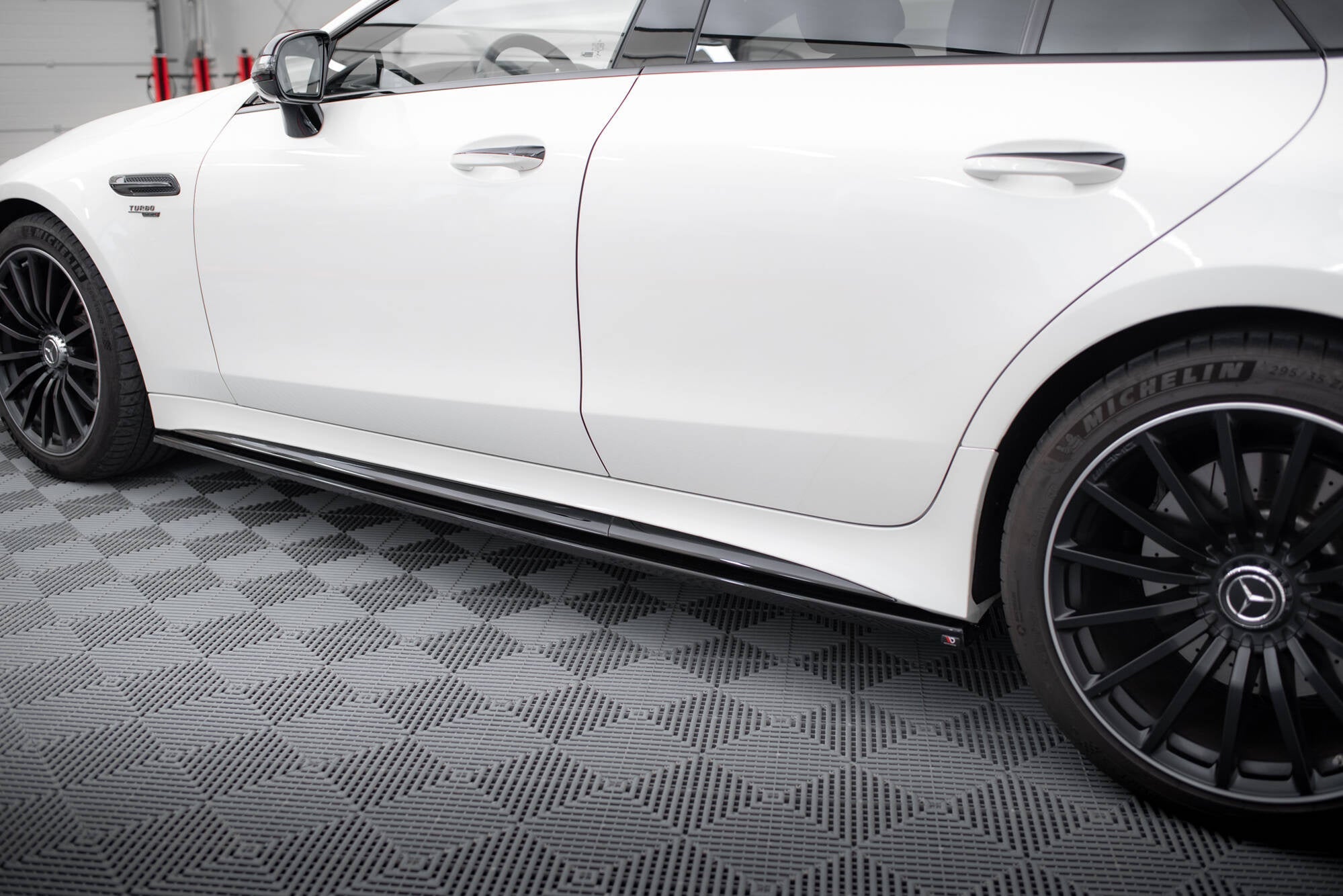 Maxton Design Difusores de taloneras laterales para Mercedes-AMG GT 43 4 Door Coupe V8 Styling Package X290 - imagen 3