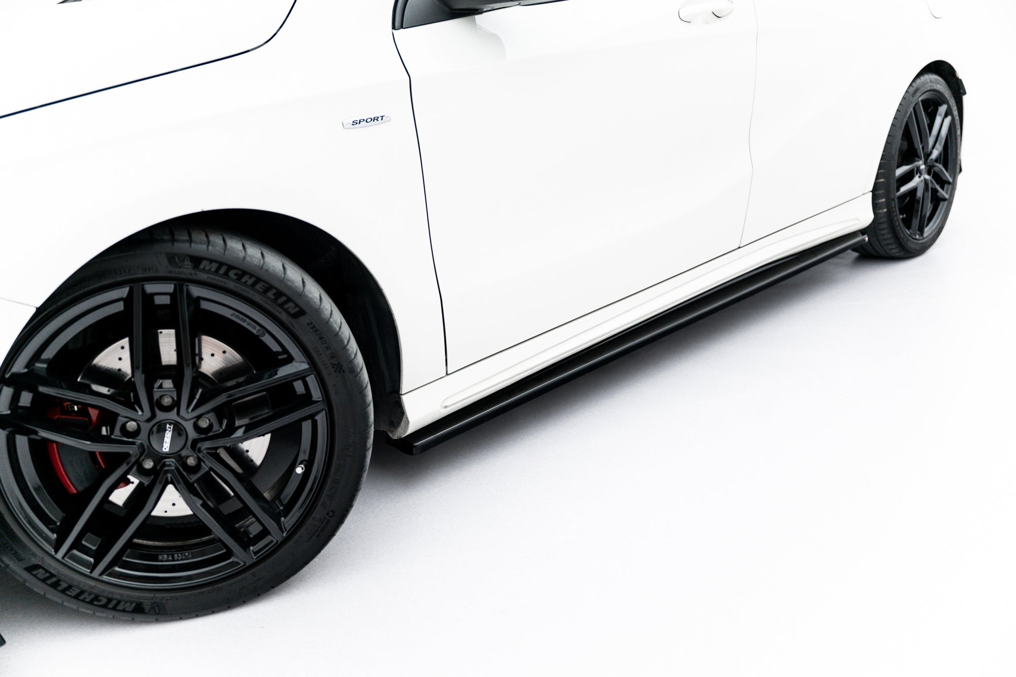Maxton Design Difusores de taloneras laterales para Mercedes-Benz A AMG-Line W176 - imagen 1