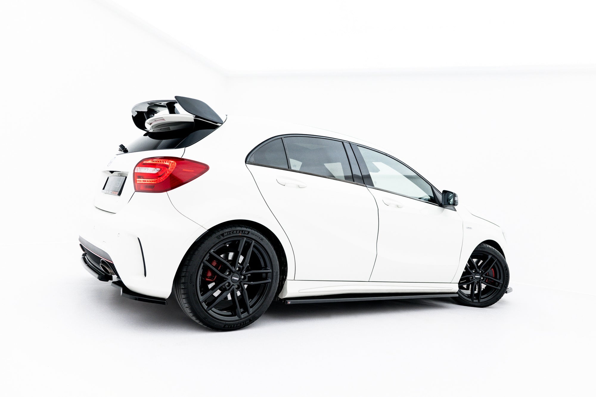 Maxton Design Difusores de taloneras laterales para Mercedes-Benz A AMG-Line W176 - imagen 3