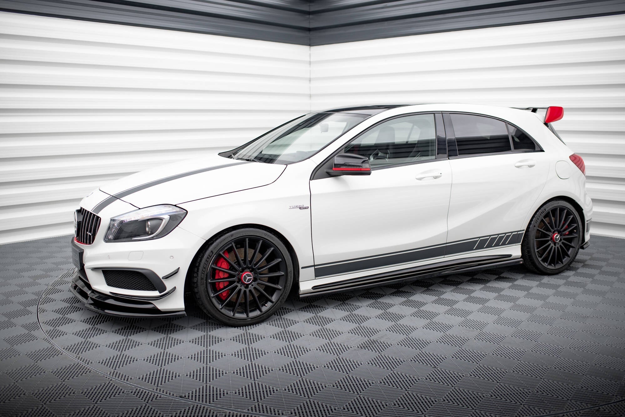 Maxton Design Difusores de taloneras laterales para Mercedes-Benz A45 AMG W176 - imagen 2