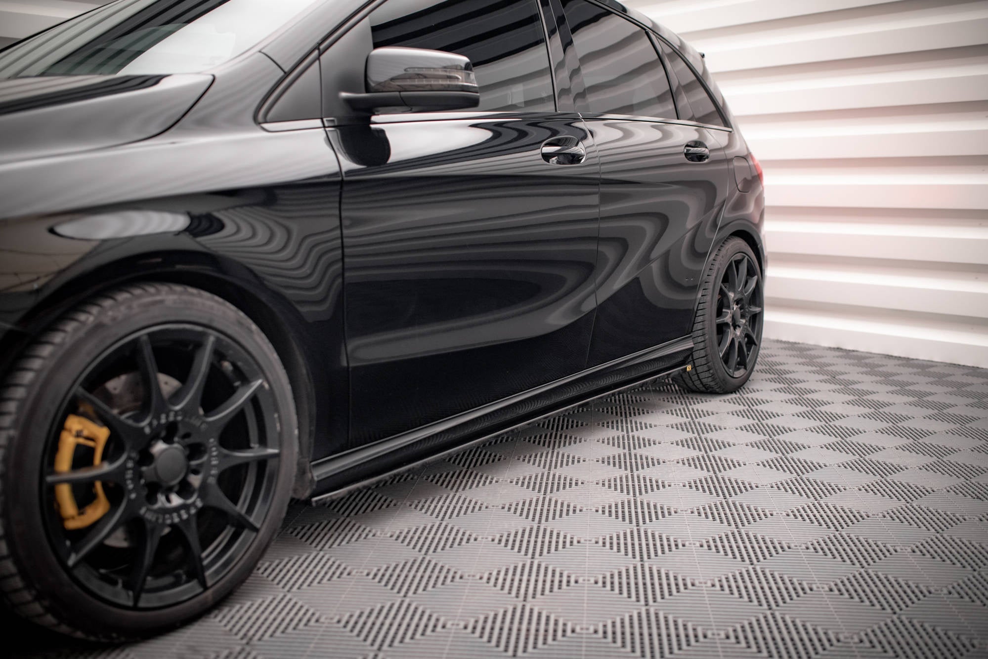 Maxton Design Difusores de taloneras laterales para Mercedes-Benz B W246 Facelift - imagen 1