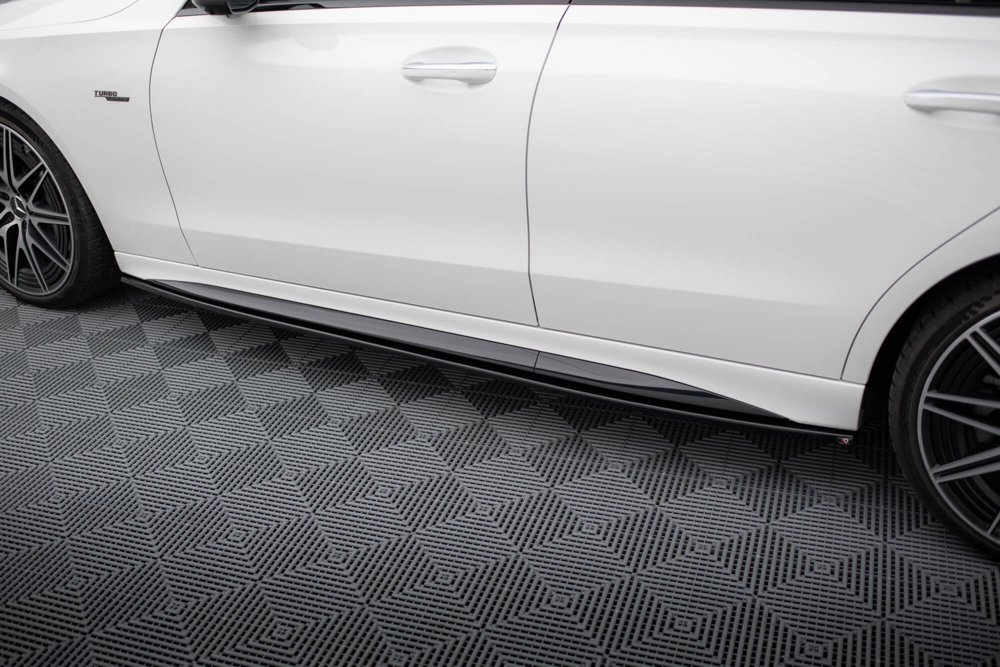 Maxton Design Difusores de taloneras laterales para Mercedes-Benz C AMG-Line / 43 AMG W206 - imagen 4