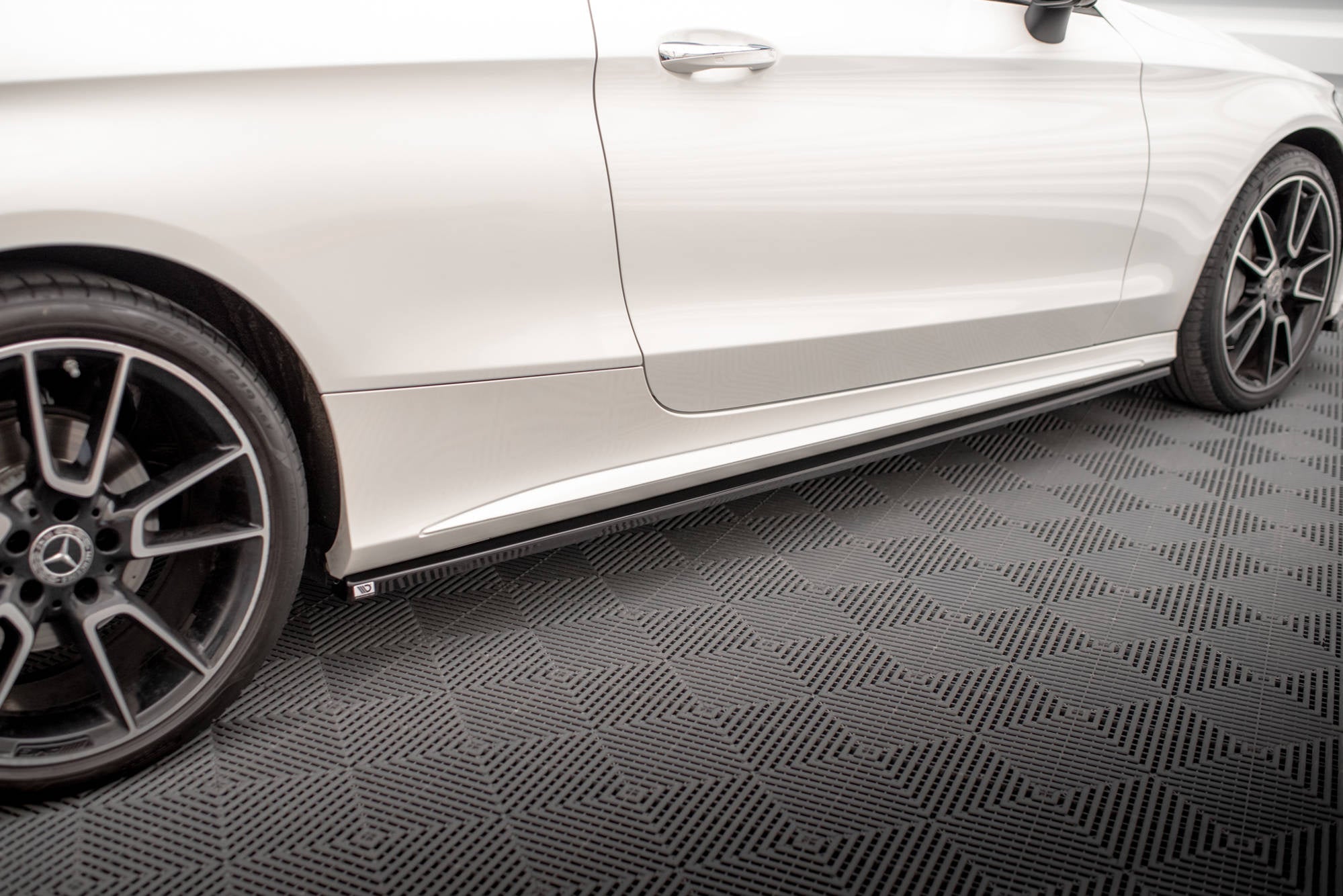 Maxton Design Difusores de taloneras laterales para Mercedes-Benz C Coupe AMG-Line C205 Facelift - imagen 1