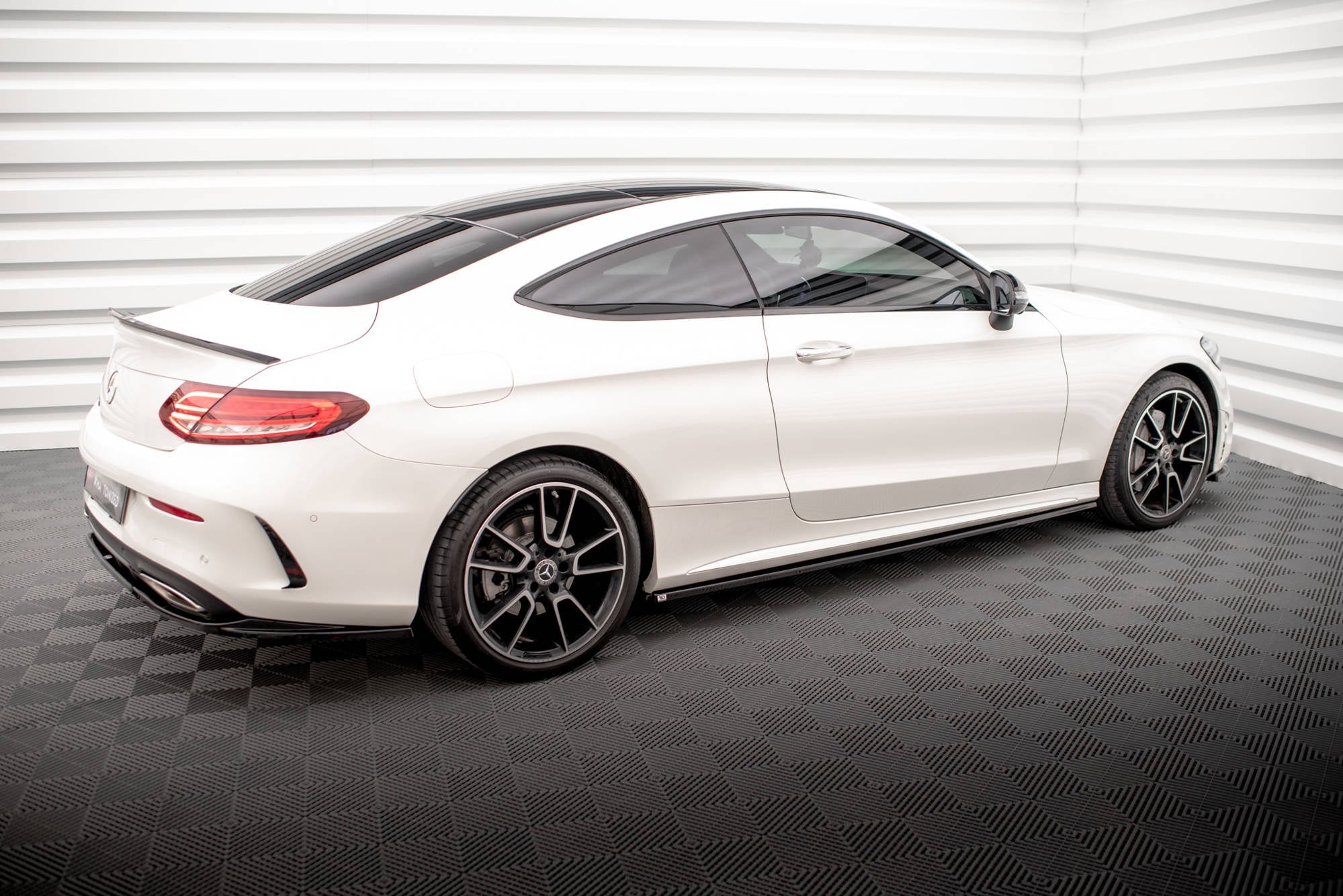 Maxton Design Difusores de taloneras laterales para Mercedes-Benz C Coupe AMG-Line C205 Facelift - imagen 3
