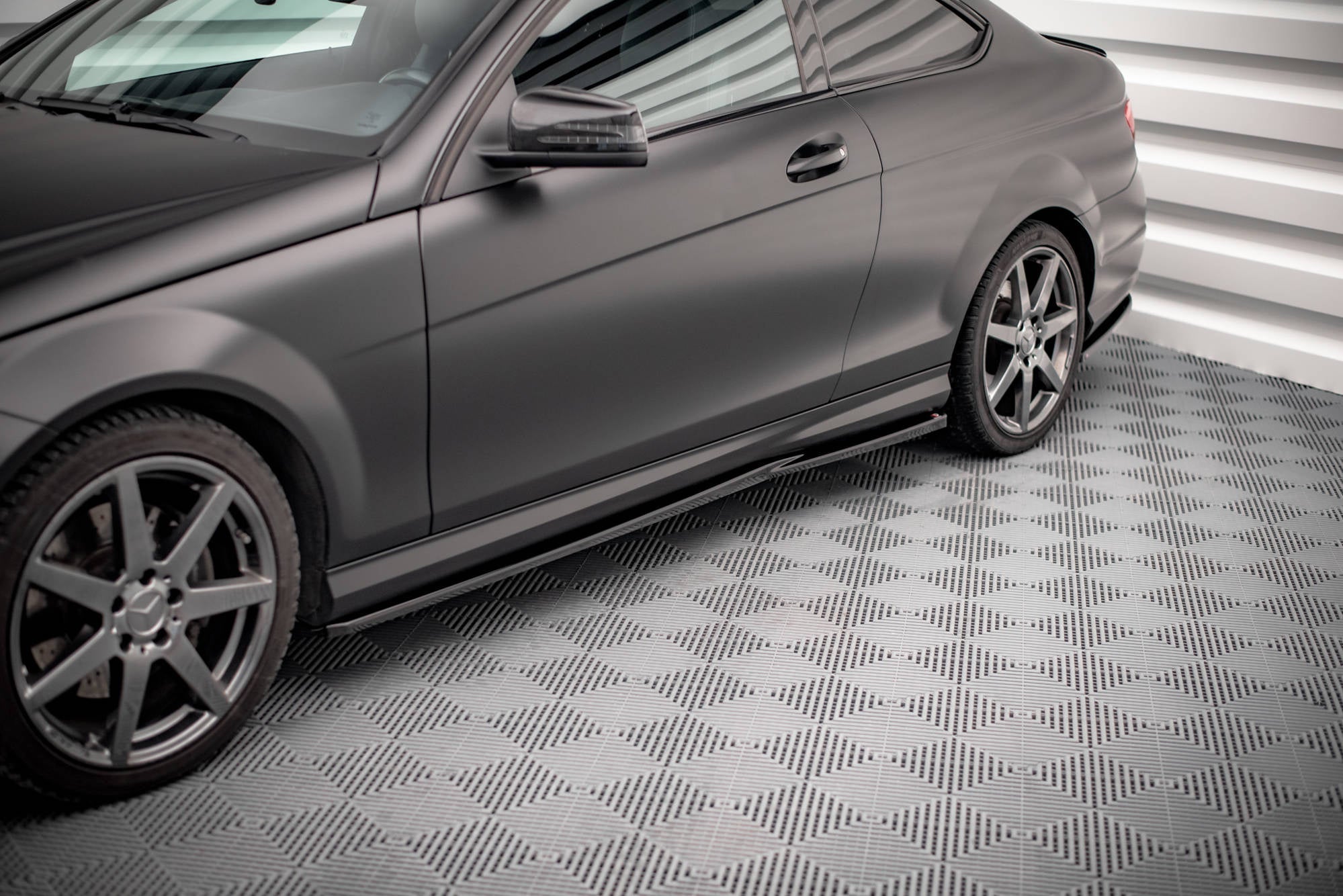 Maxton Design Difusores de taloneras laterales para Mercedes-Benz C Coupe / Sedan / Estate AMG-Line C204 / W204 Facelift / S204 Facelift - imagen 1