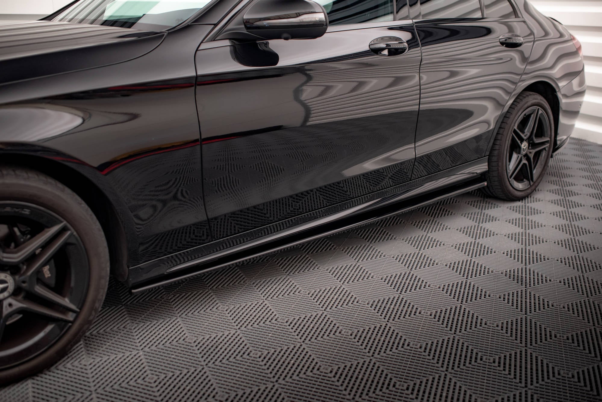 Maxton Design Difusores de taloneras laterales para Mercedes-Benz C43 / C AMG-Line Sedan / Estate W205 / S205 Facelift - imagen 1